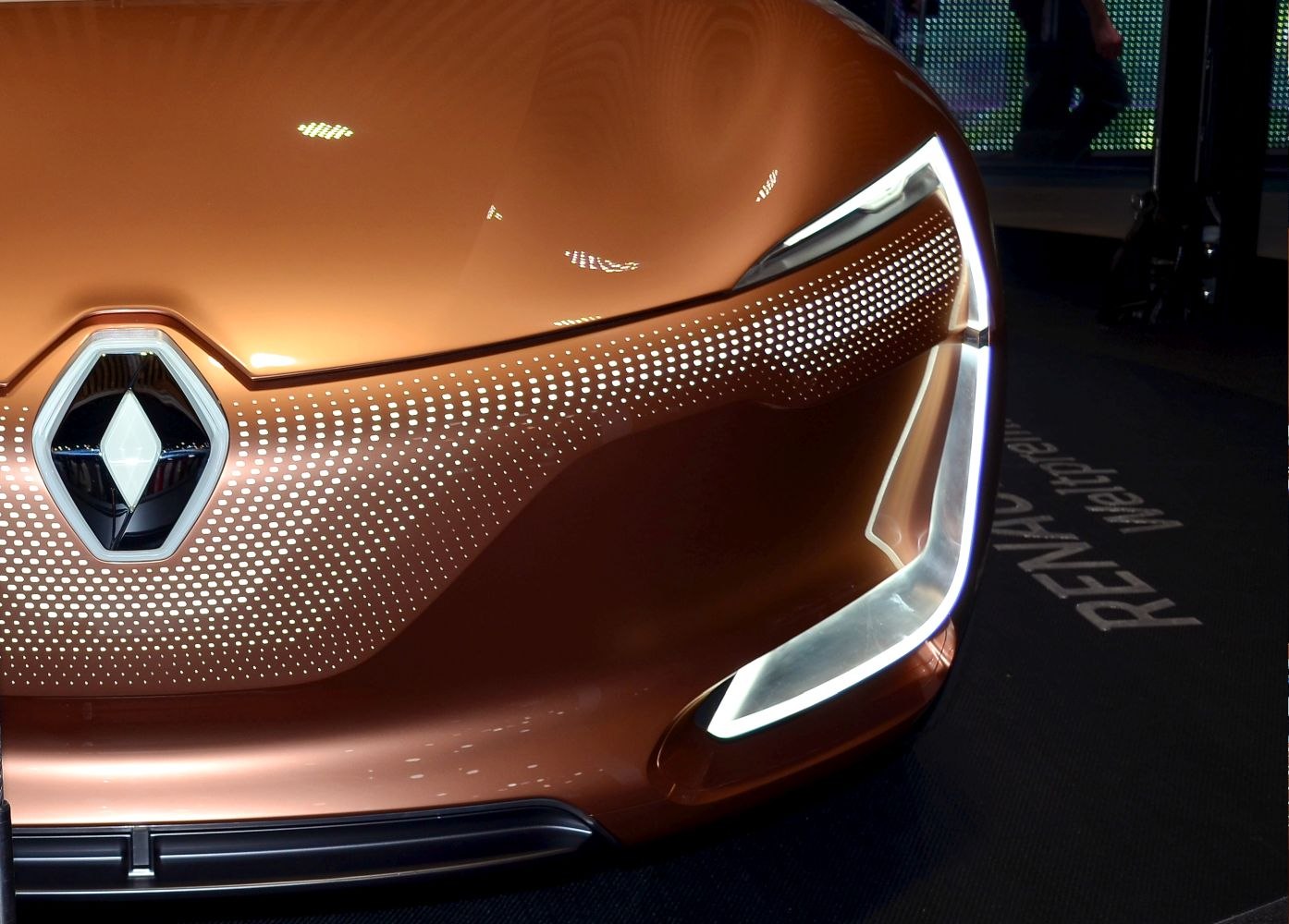 Futuristic front grille and distinctive LED light signature