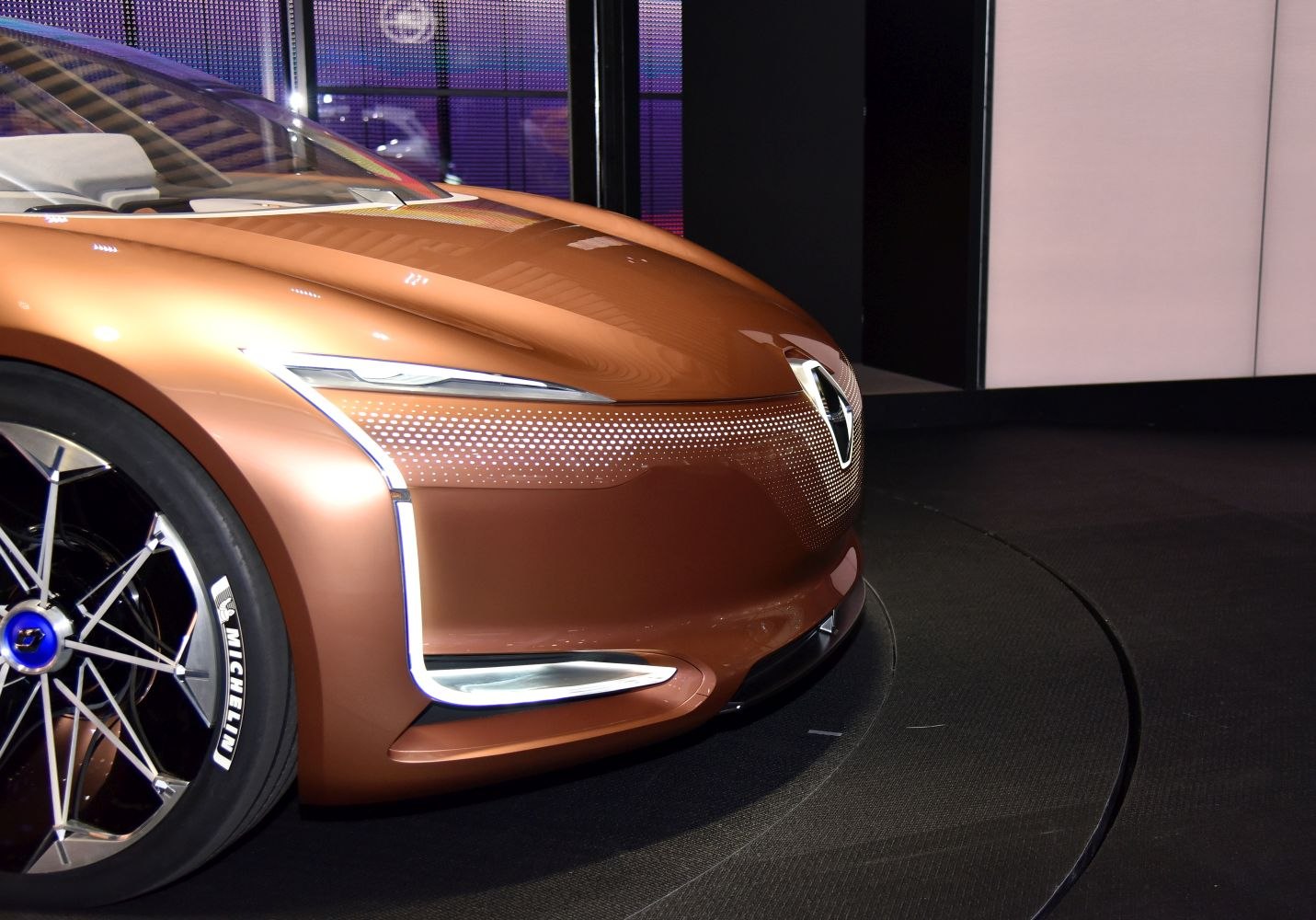 Futuristic front with illuminated grille and complex wheel detail