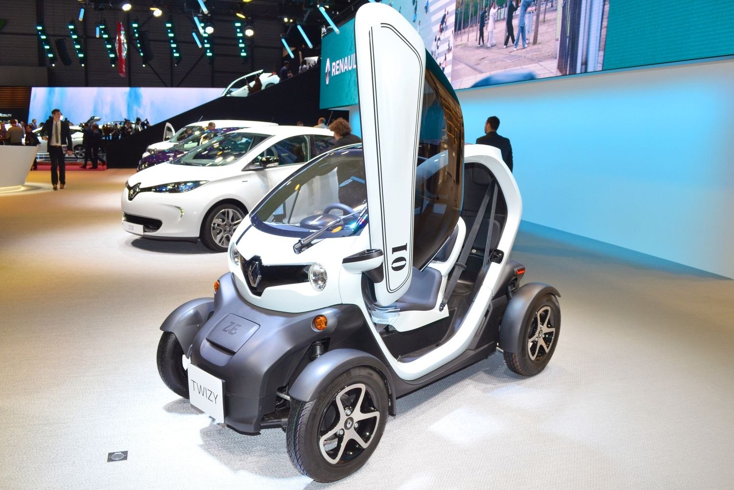 Compact electric microcar with distinctive vertical door