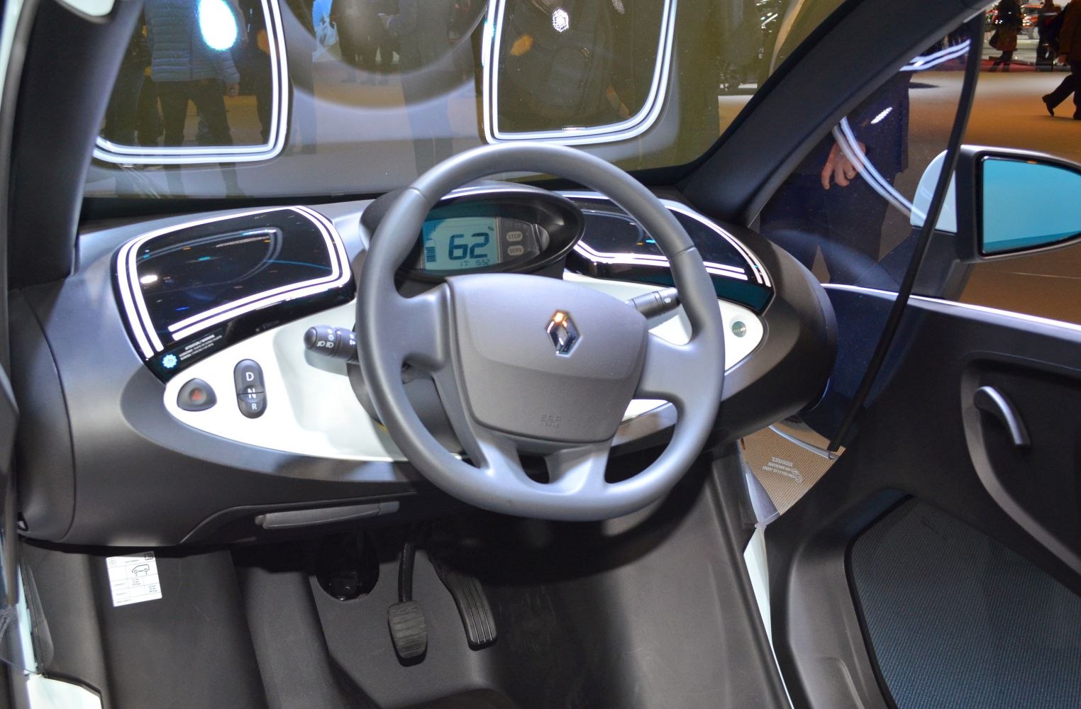 Compact steering wheel and digital dashboard display in vehicle interior