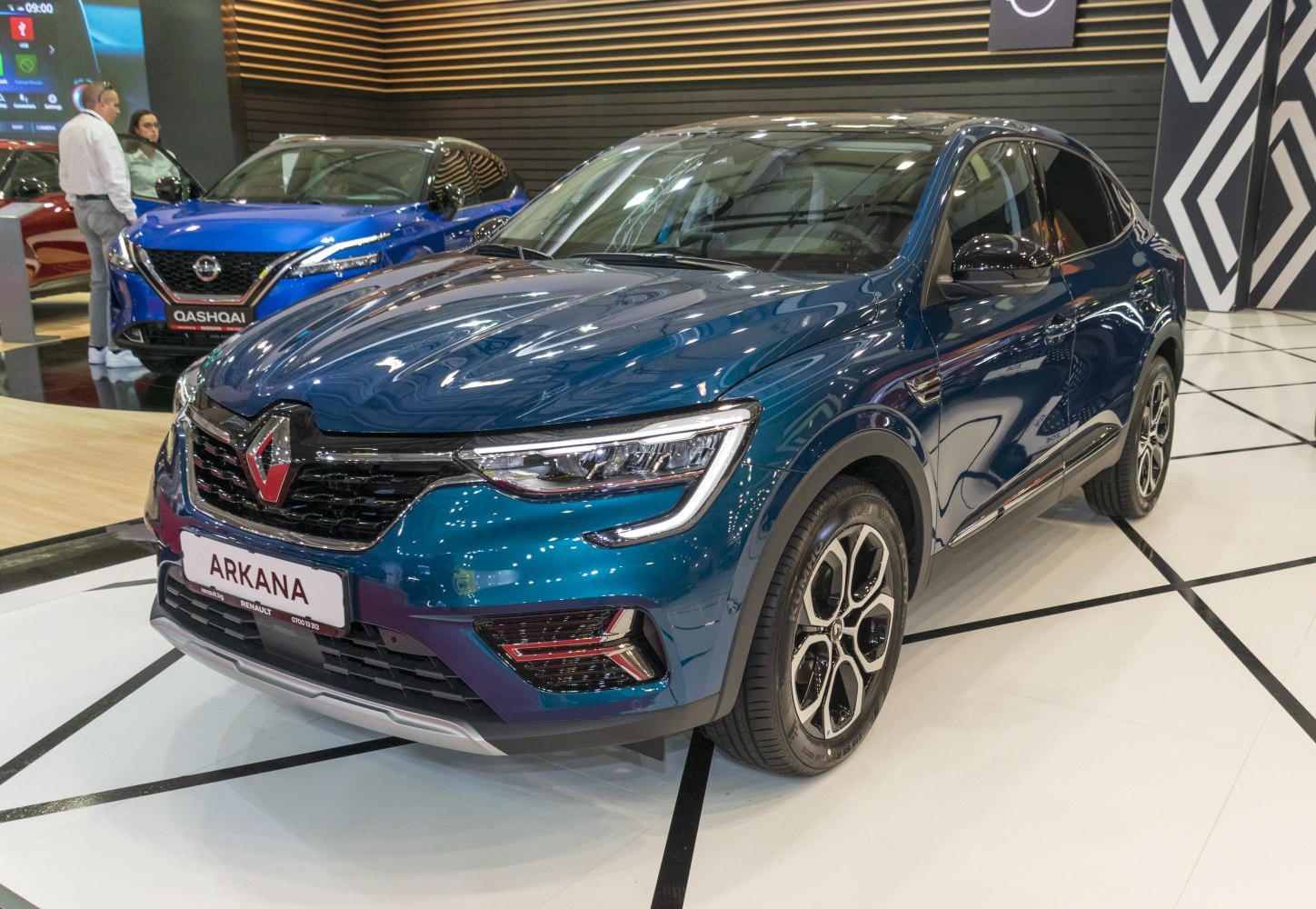 Front view with LED headlights and alloy wheels