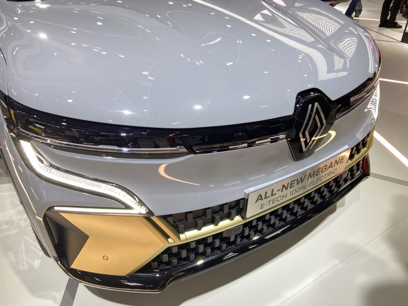Close-up of LED headlights and front grille with Renault badge