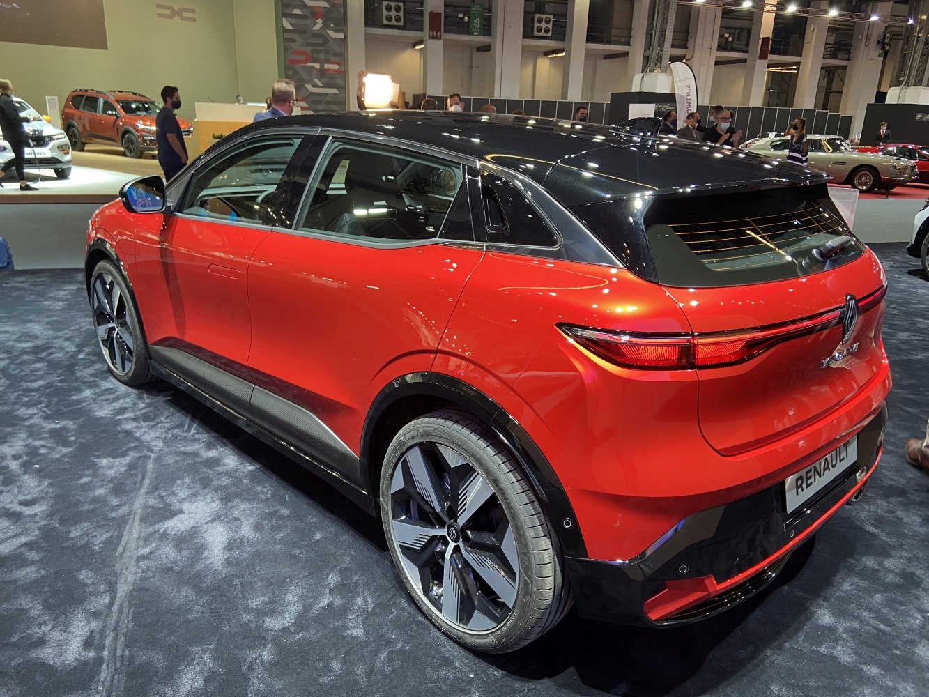 Rear side view with alloy wheels and two-tone paint