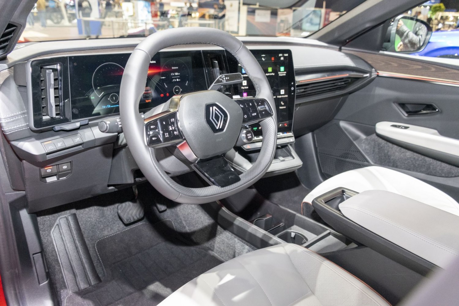 Digital dashboard and multifunction steering wheel with touchscreen.
