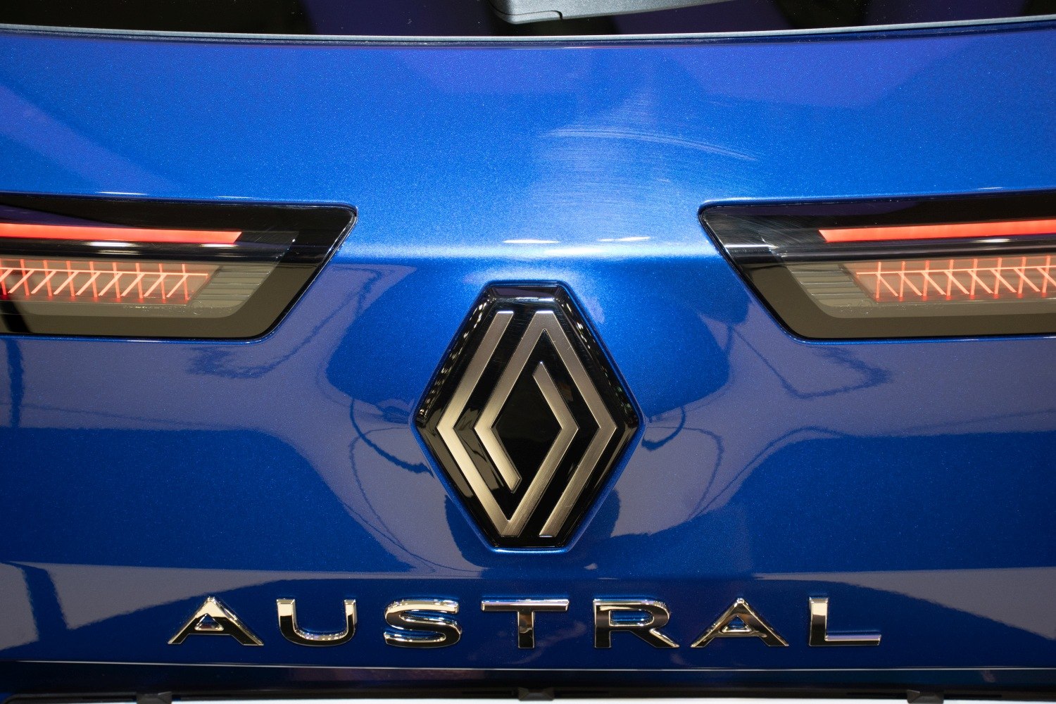 Close-up of Renault Austral rear emblem and LED tail lights
