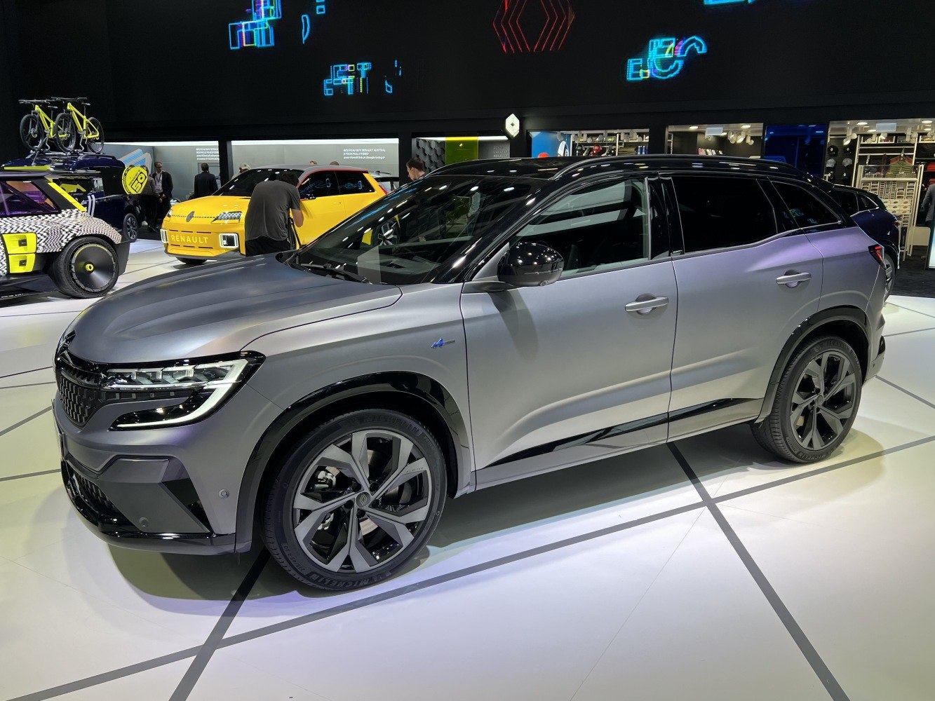 Side profile of a modern SUV with matte paint and distinctive alloy wheels