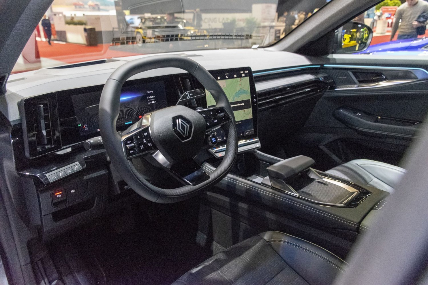 Digital dashboard and large vertical touchscreen infotainment system