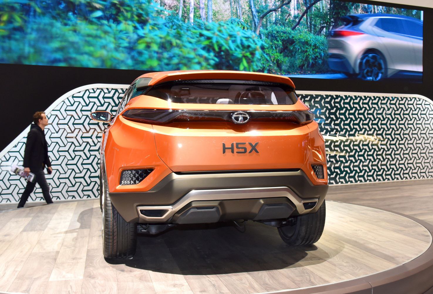 Sporty SUV rear with sleek tail light bar and bold bumper design