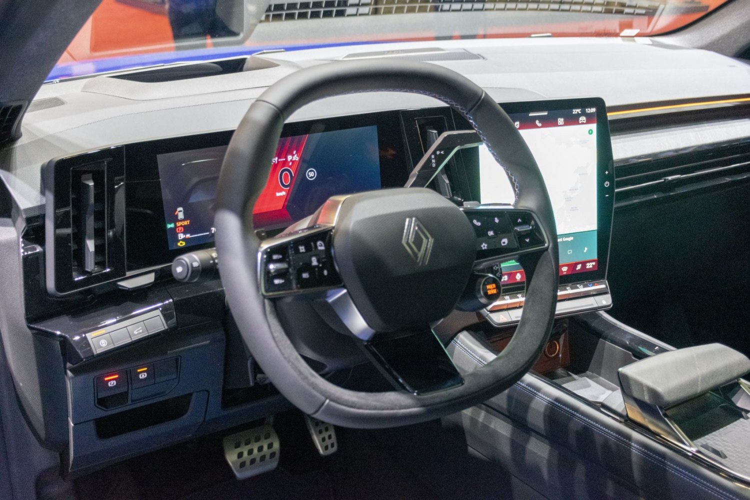 Digital instrument cluster and touchscreen display with modern steering wheel.