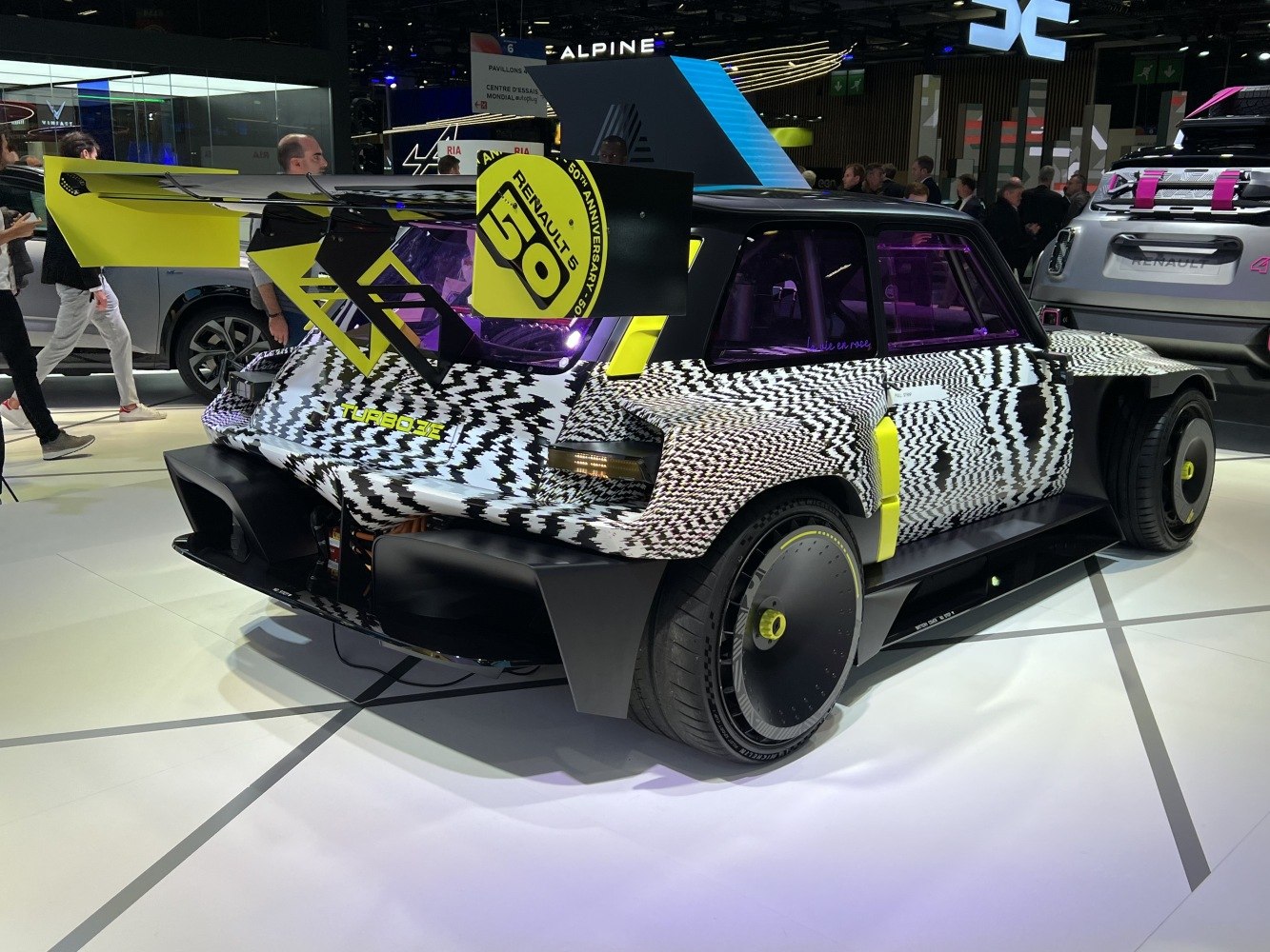 Large rear wing and aerodynamic wheel covers with checkered design rear section