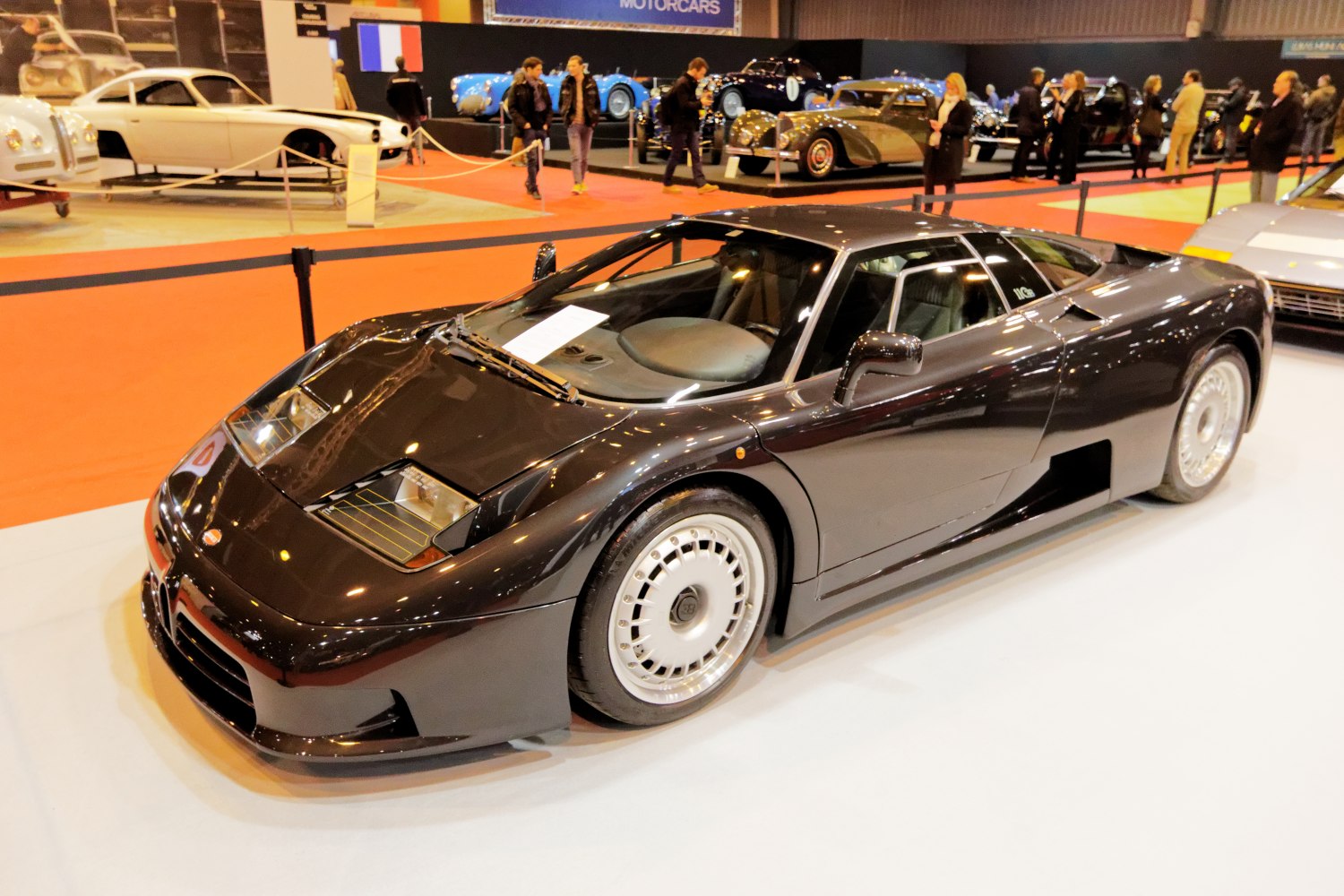 Pop-up headlights and aerodynamic 1990s sports coupe design