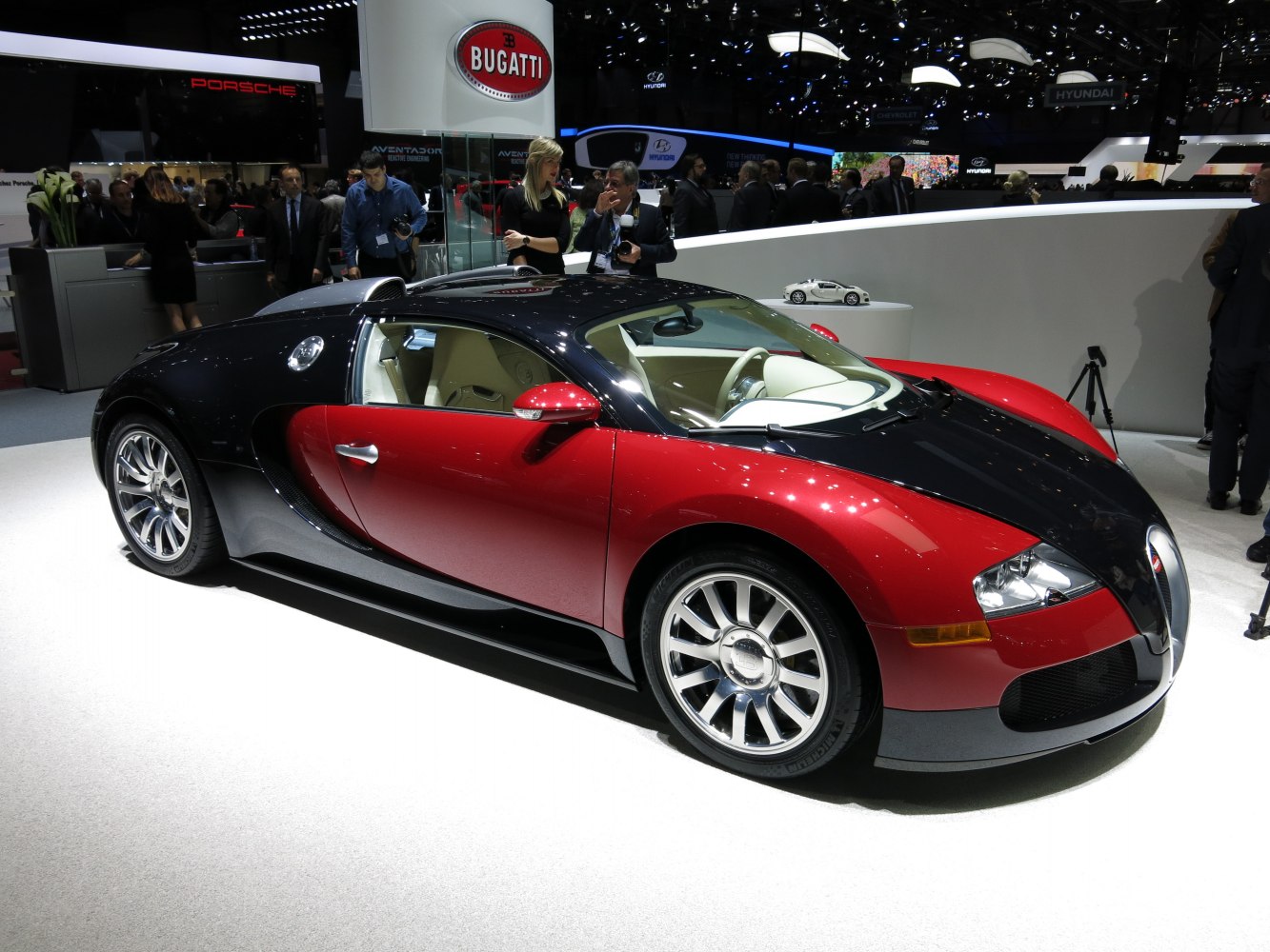 Two-tone supercar with sleek aerodynamic shape and luxury interior