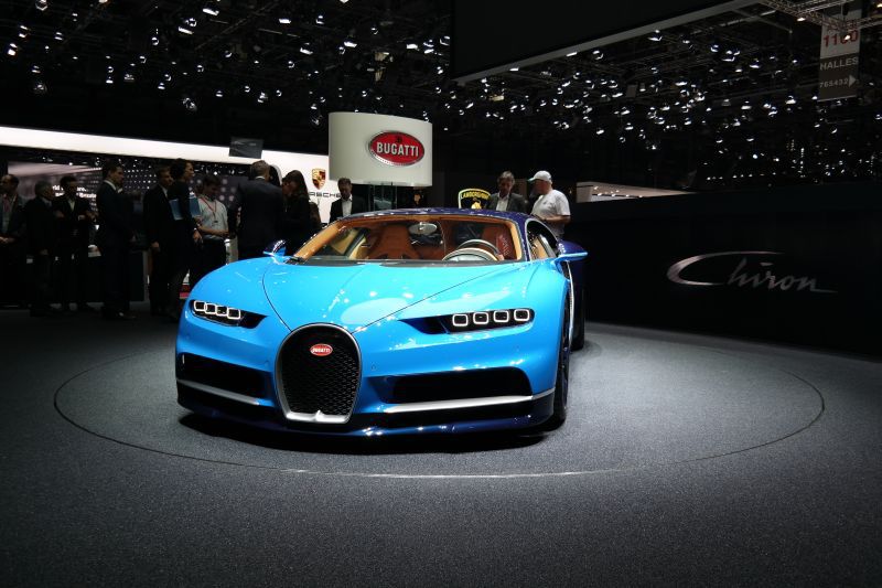 Front view with quad LED headlights and horseshoe grille