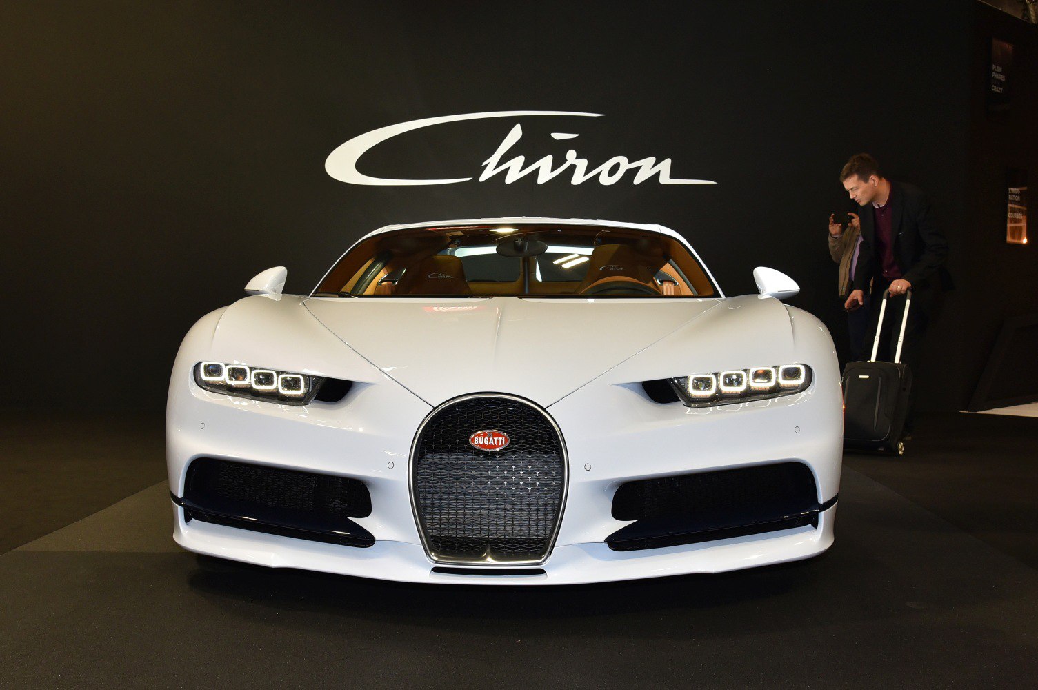 Front view with distinctive LED headlights and horseshoe grille