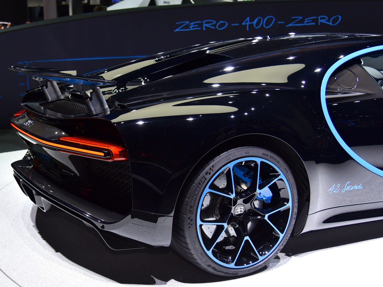 Rear wheel with blue trim and active spoiler in carbon fiber