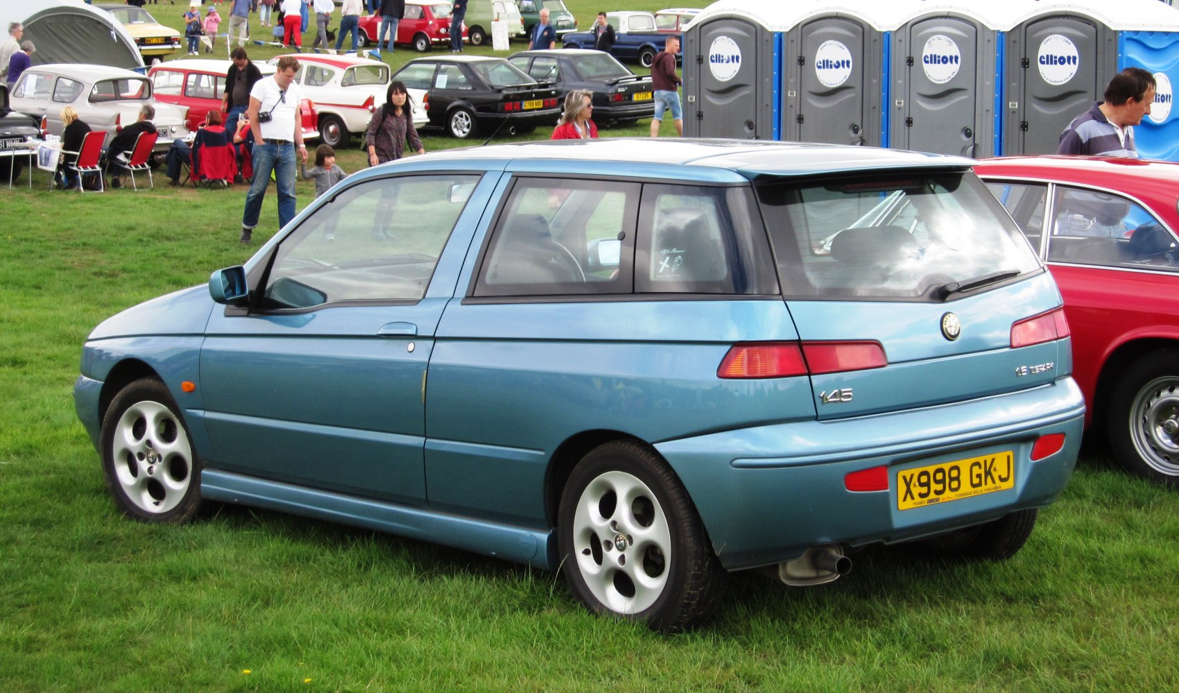 Five-door hatchback rear and side profile with round rim wheels