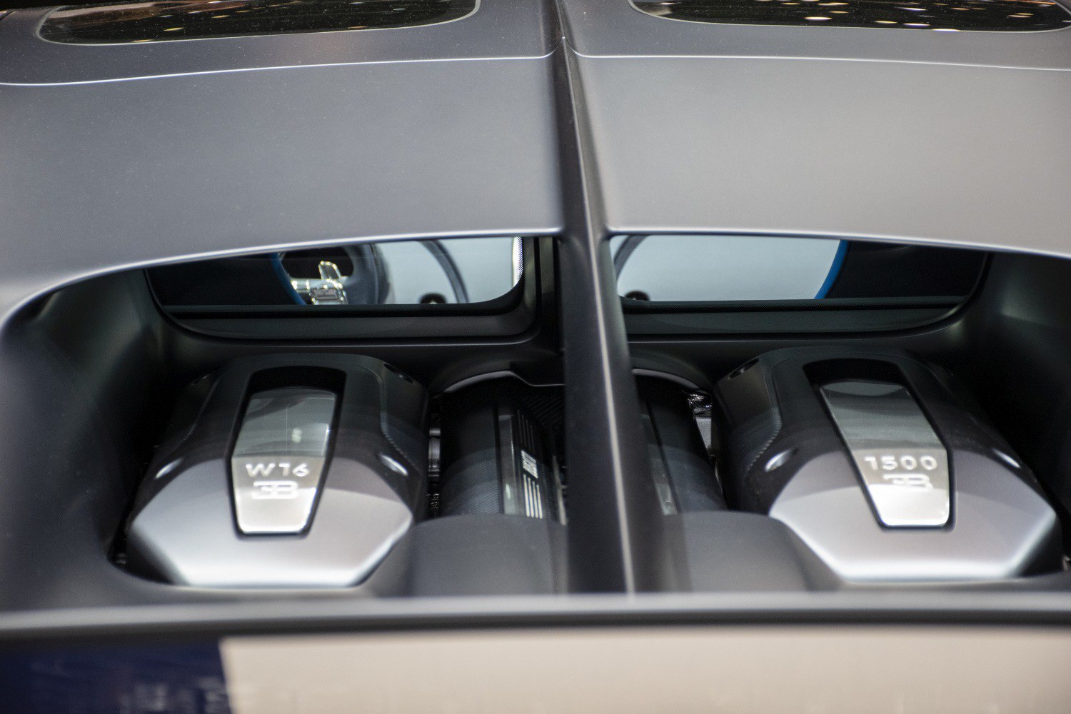 W16 engine with dual covers and high-performance design
