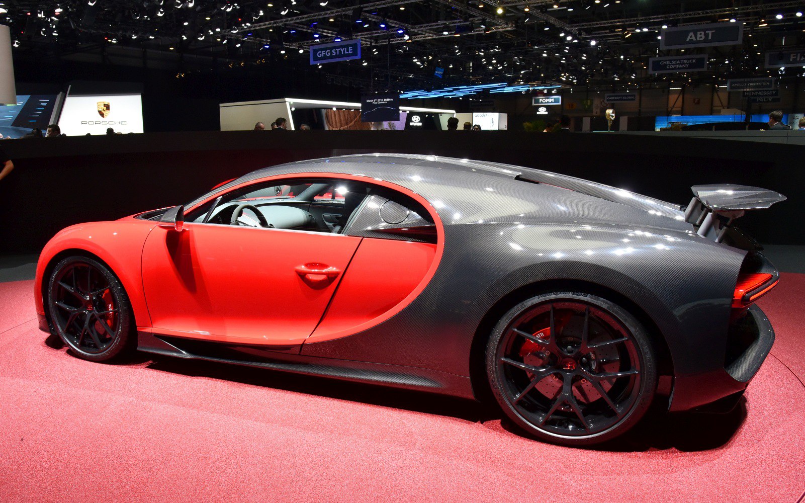 Dual-tone carbon fiber body with red accents and aerodynamic rear wing