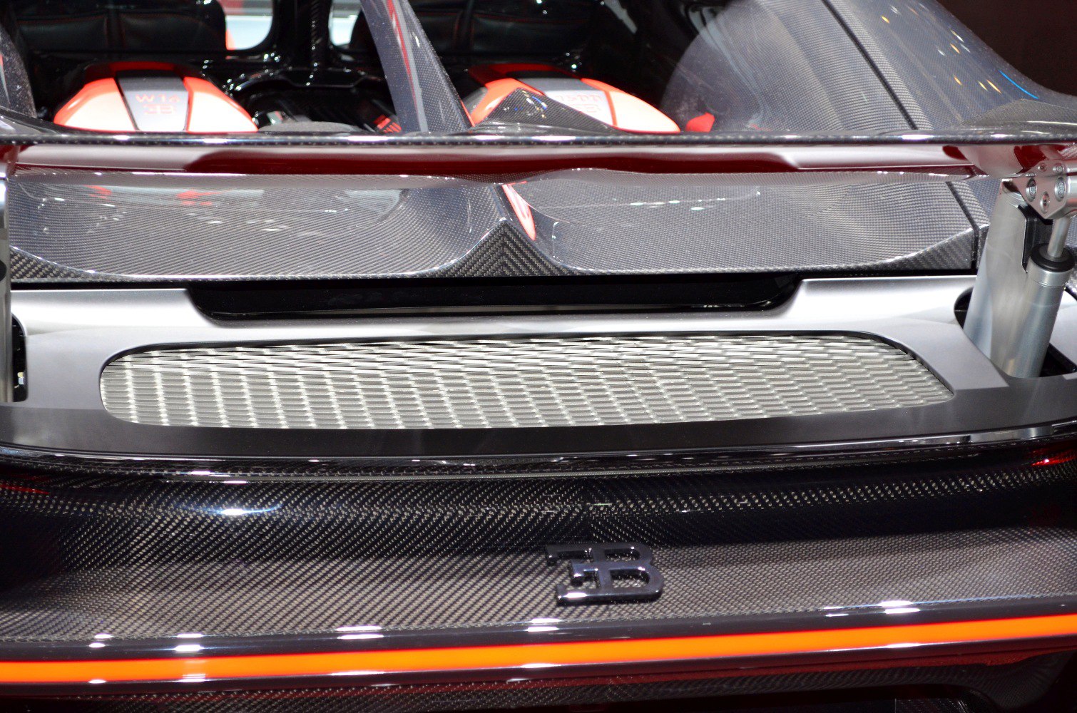 Rear chassis with carbon fiber and engine bay details