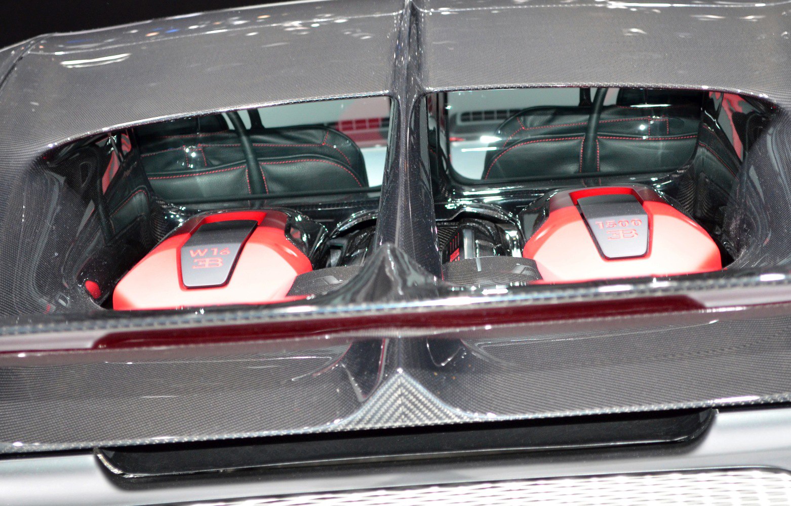 W16 engine cover with 1500 HP and carbon fiber details