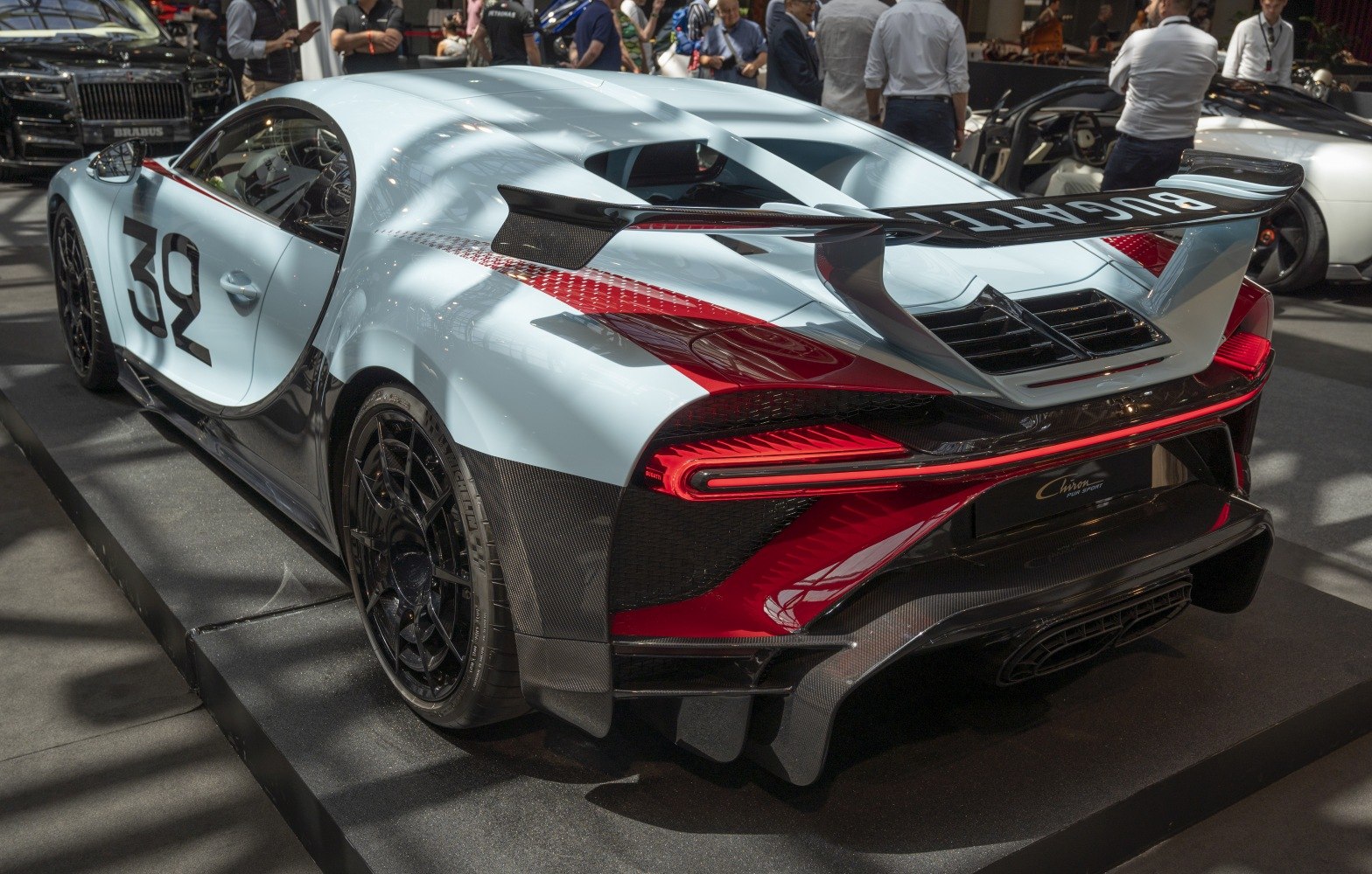 Rear wing spoiler and distinctive taillights