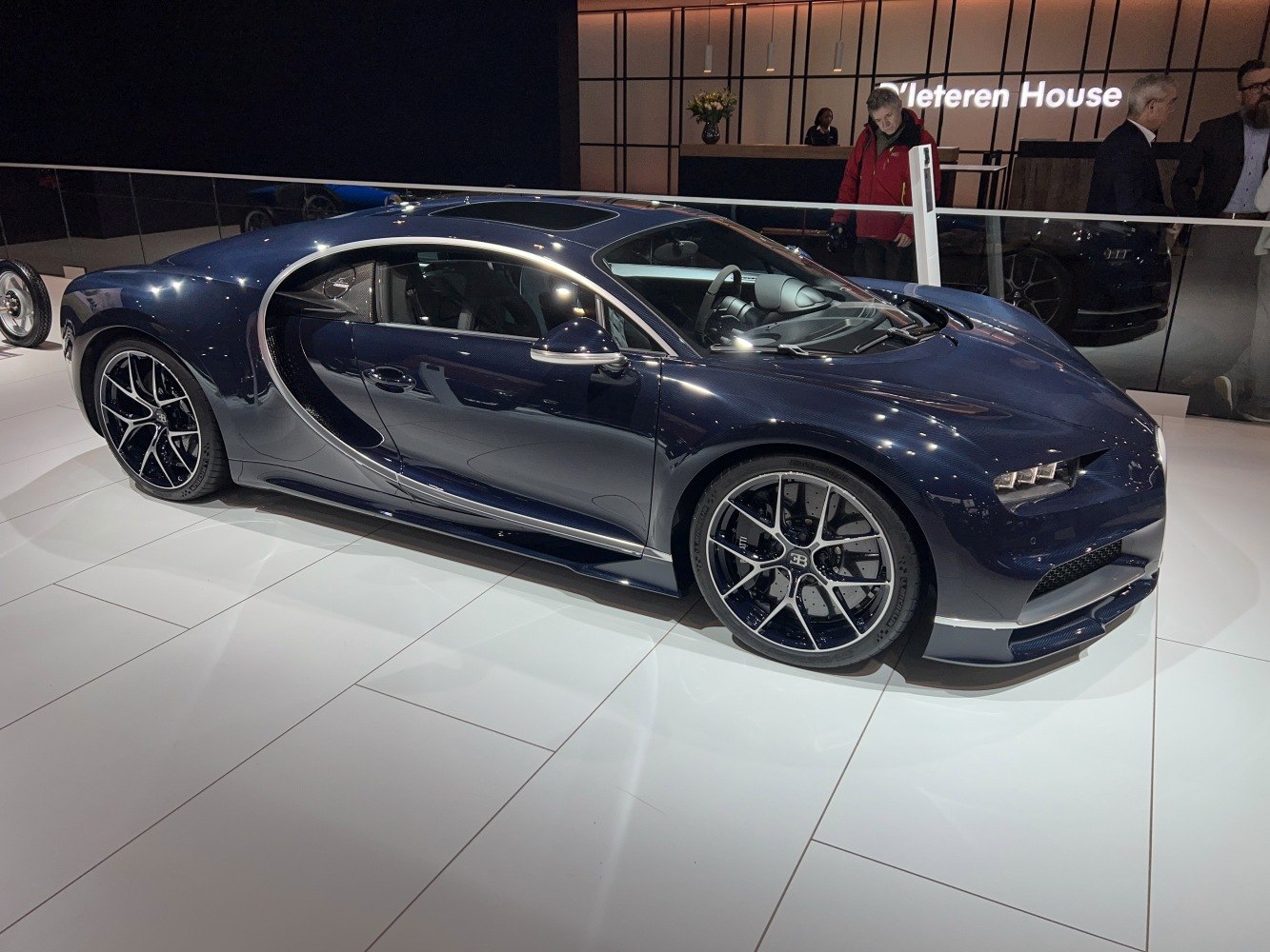 Aerodynamic sports car body with distinctive multi-spoke rims