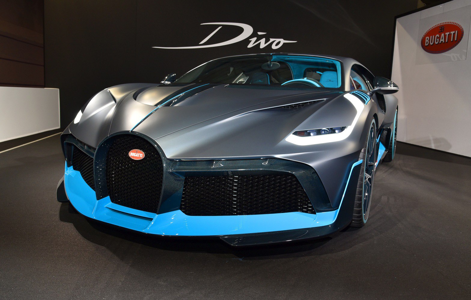 Aerodynamic front design with LED headlights and signature grille