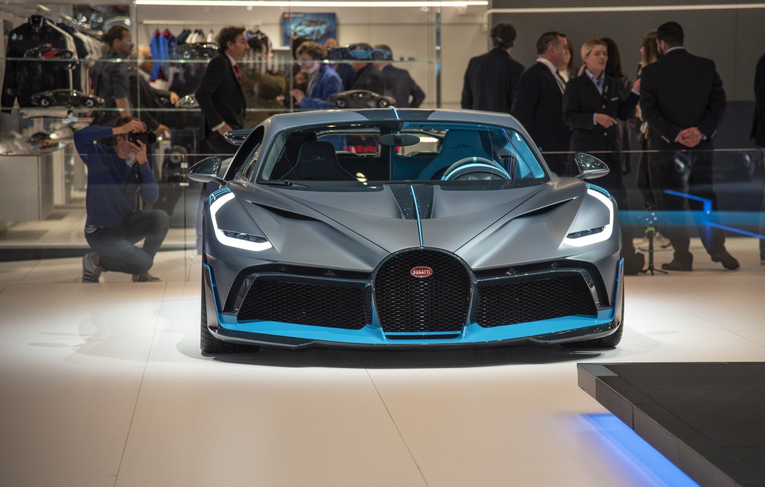 Front view with LED headlights and aerodynamic grille