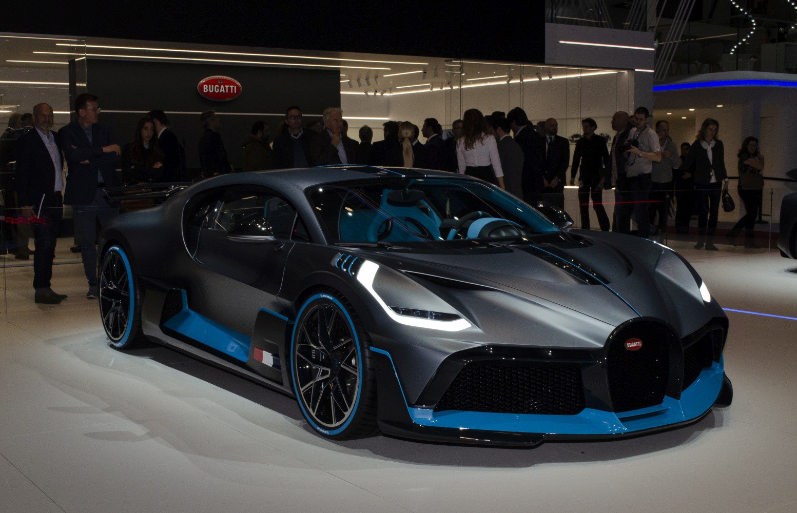 Aerodynamic body with blue front and side accents