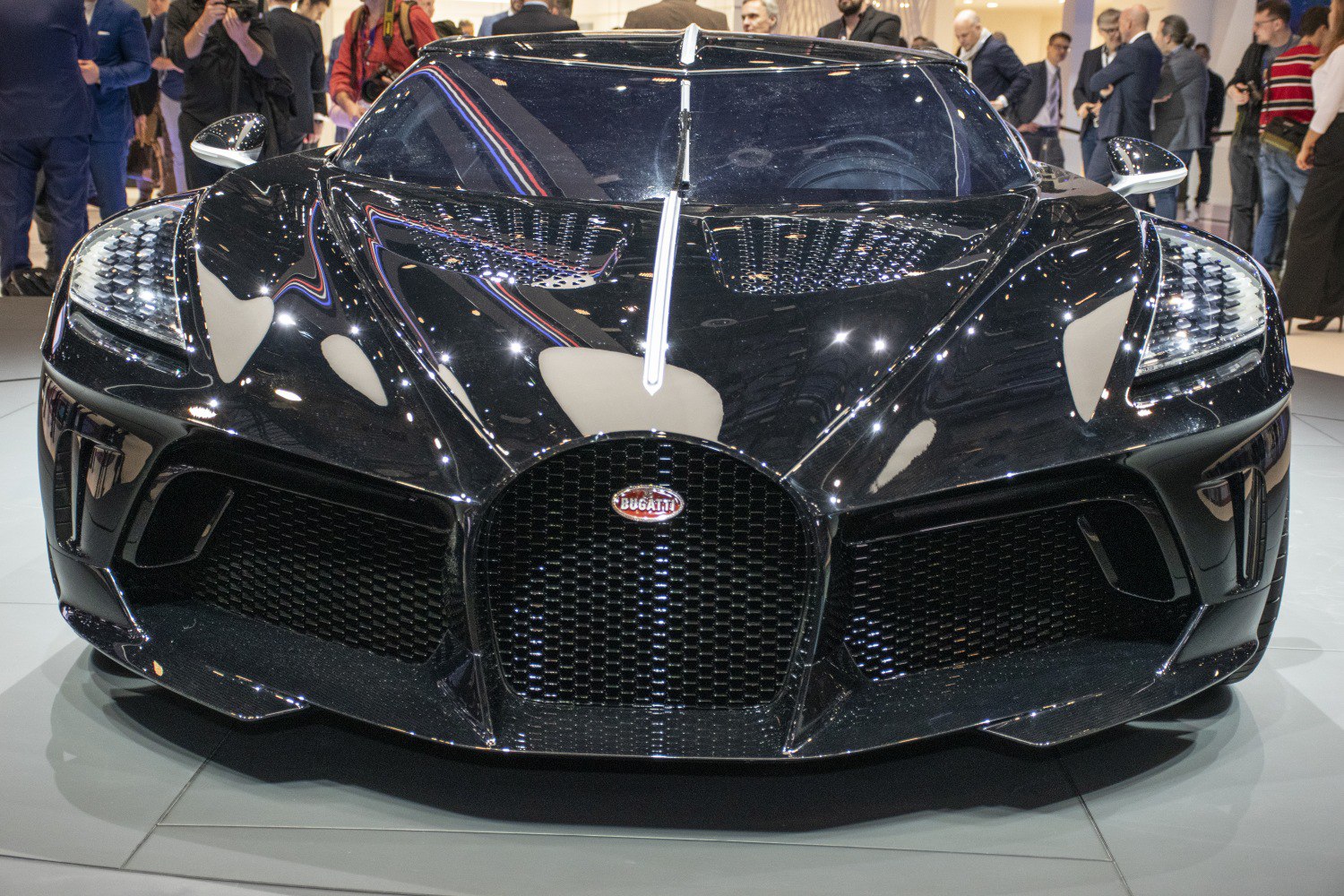Front view with iconic grille and LED headlights