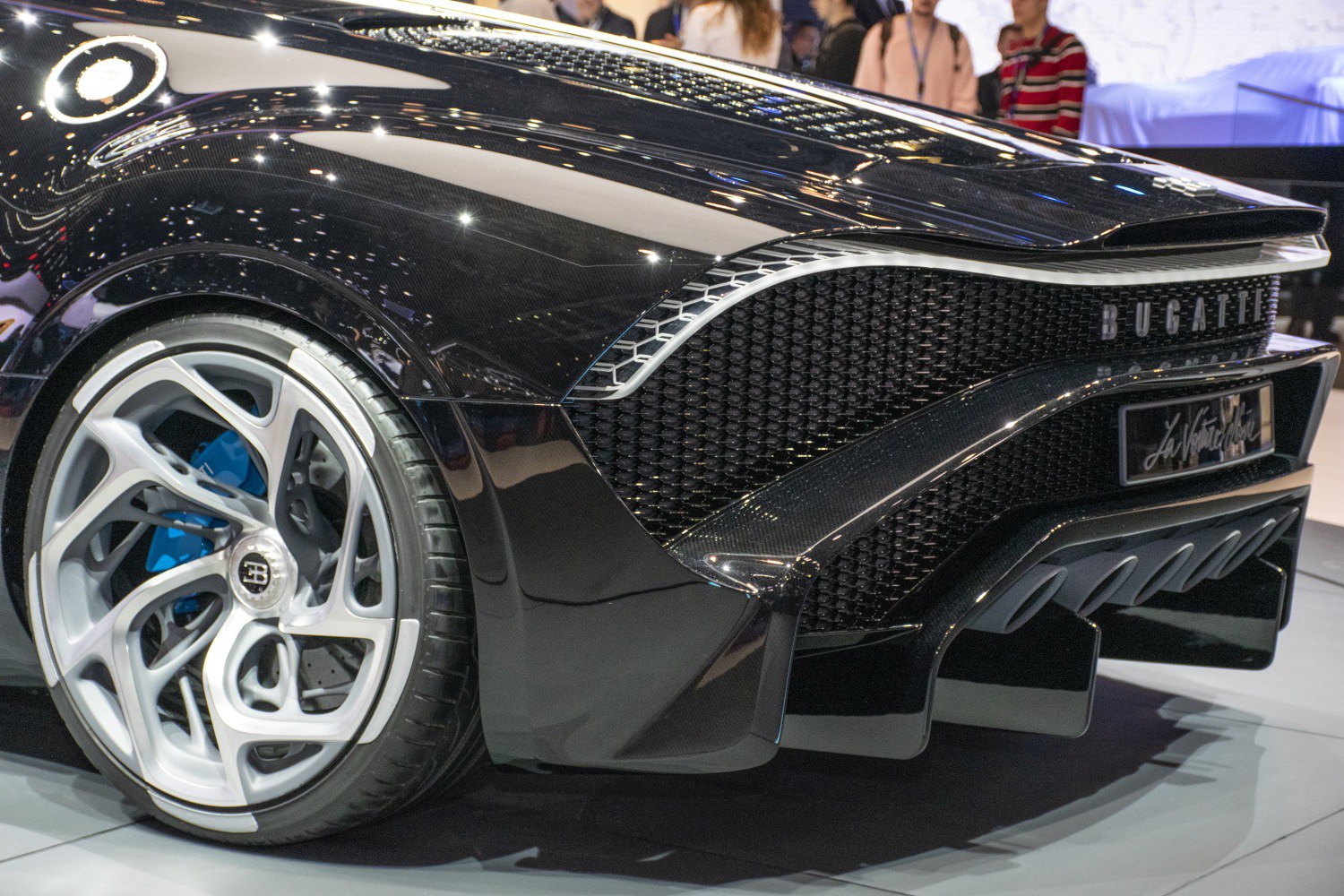 Rear aerodynamic design and unique wheel close-up