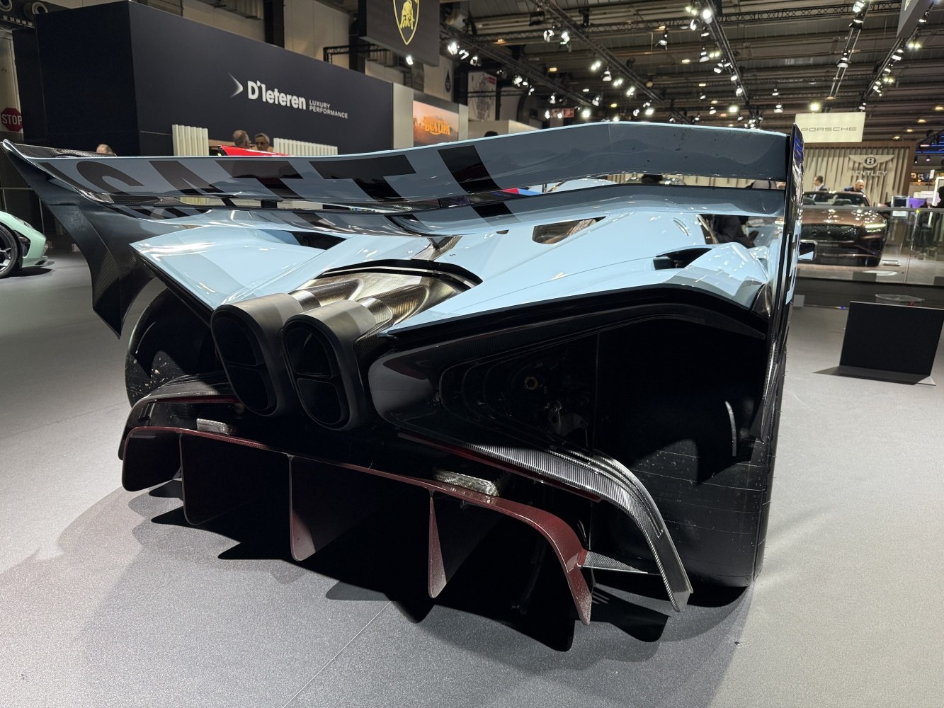 Rear aerodynamic wing with dual exhaust and diffuser elements