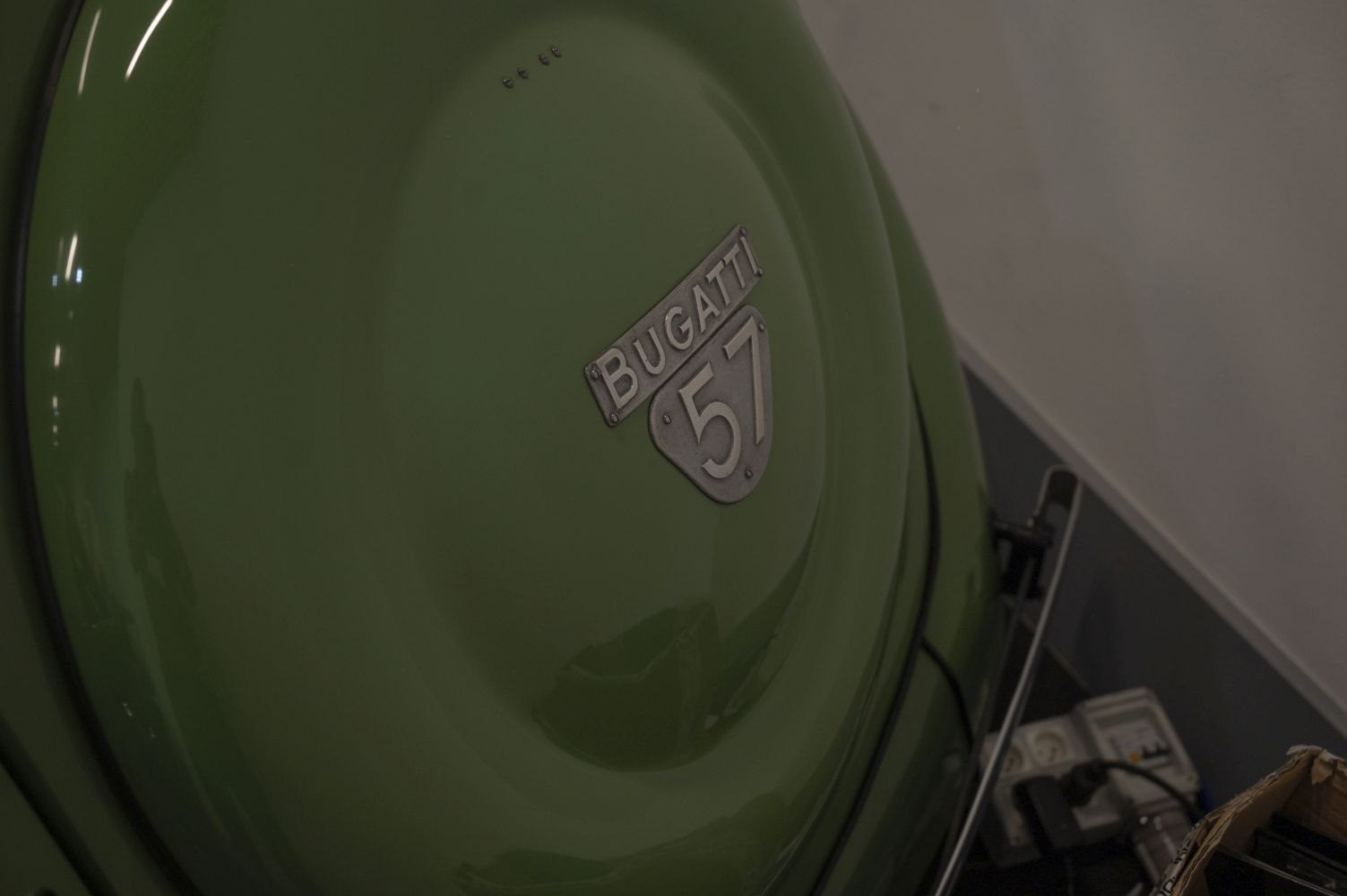 Spare wheel cover with Bugatti Type 57 badge in green
