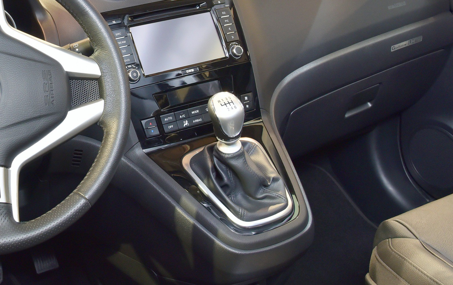 Manual gear shift lever and dashboard infotainment system