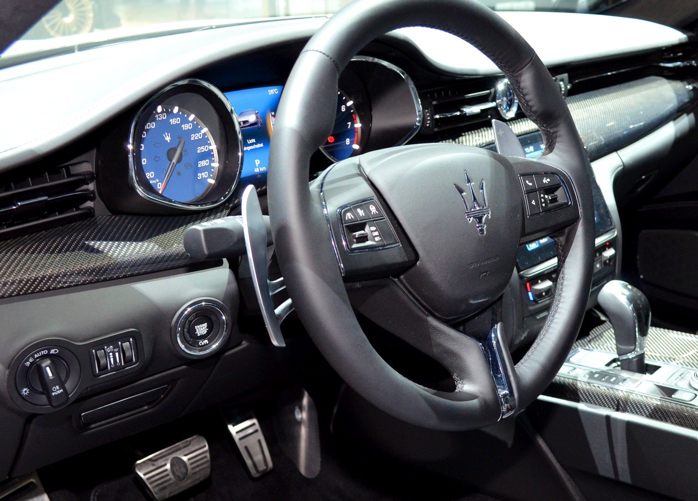 Leather steering wheel with Maserati emblem and carbon fiber dashboard trim