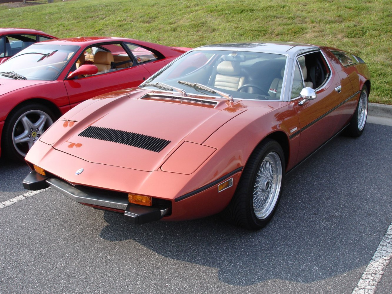 Angular front design with pop-up headlights and wire spoke wheels