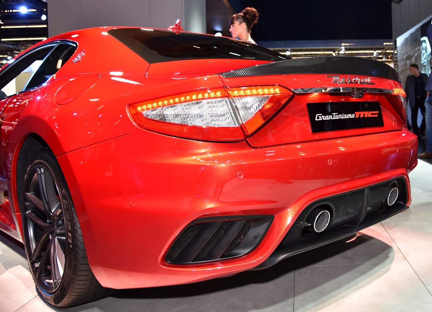 Rear design with LED taillights and dual exhaust of a red sports coupe
