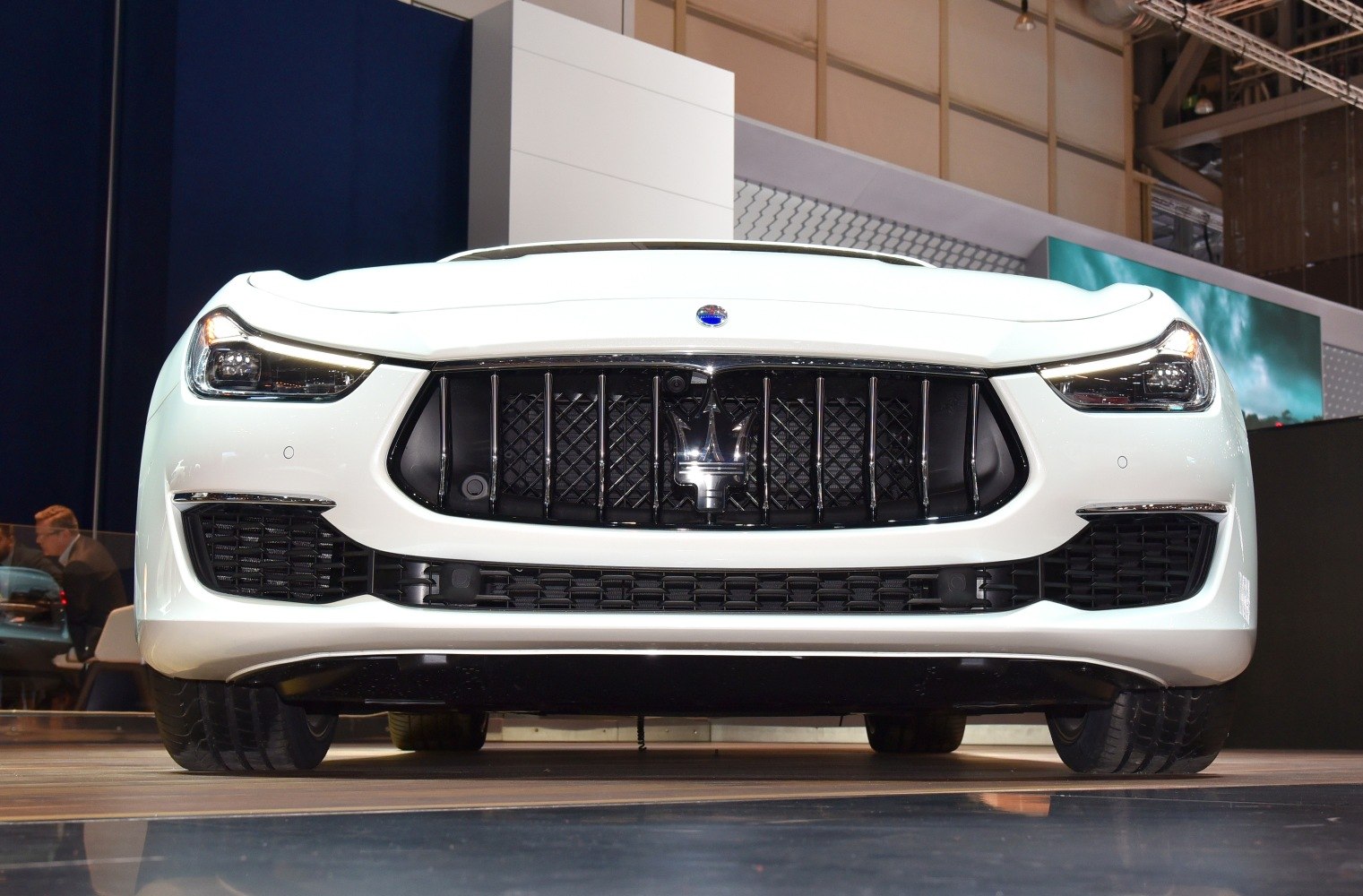Front grille with trident logo and modern LED headlights