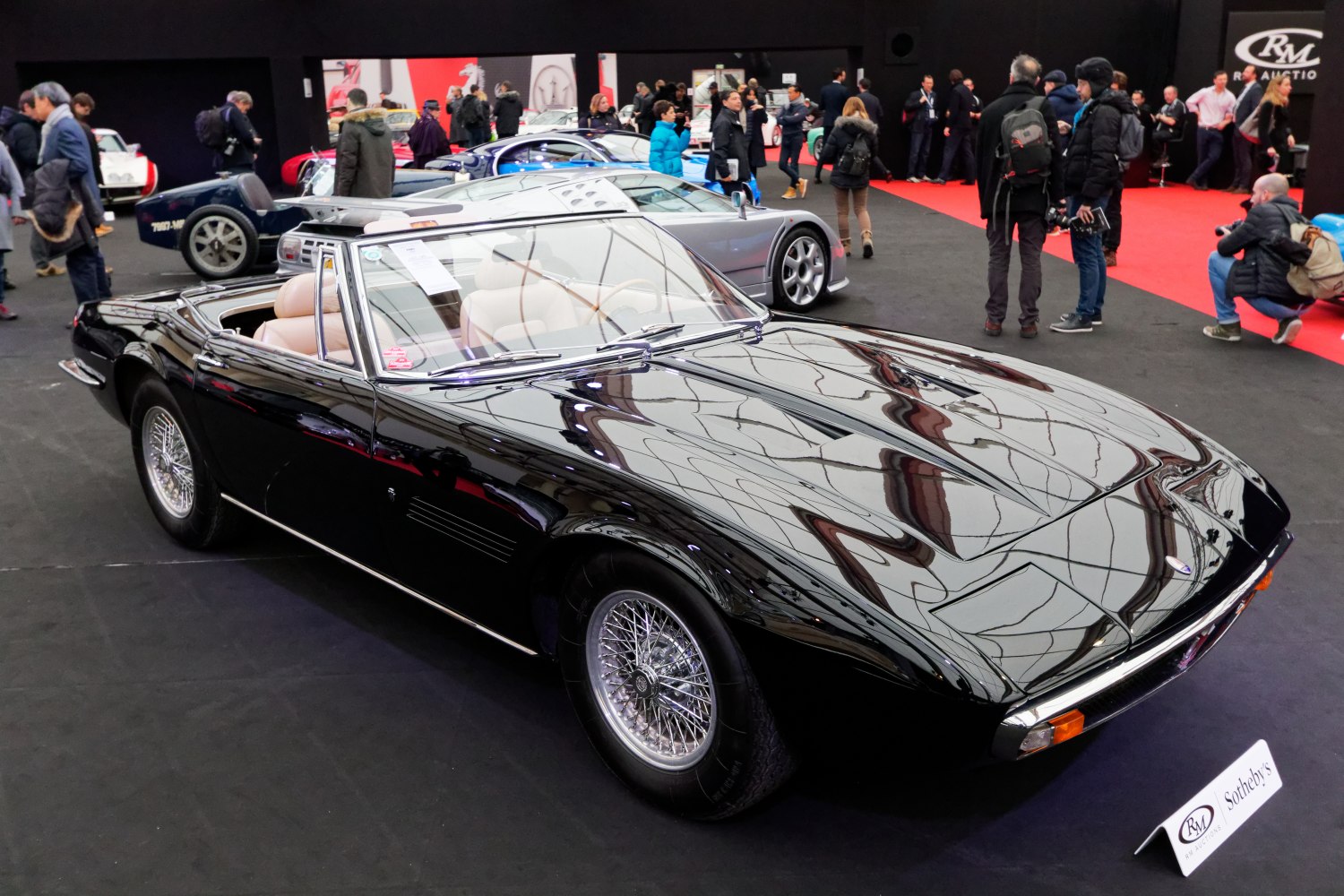 Convertible with wire wheels and elegant classic design