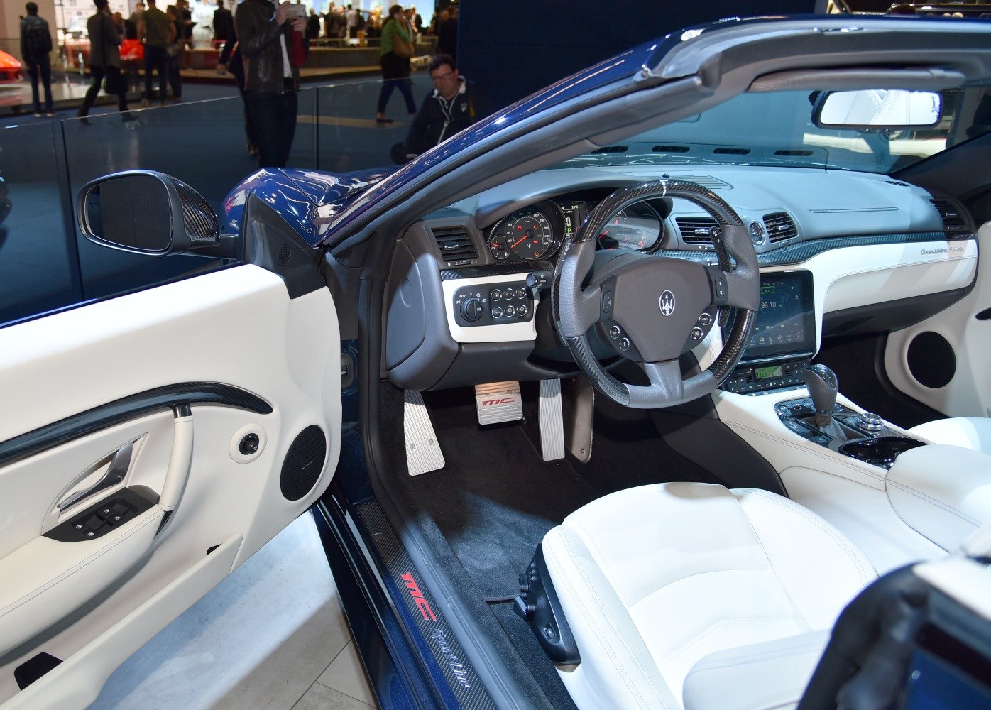 Sporty steering wheel and premium white leather interior with carbon fiber trim