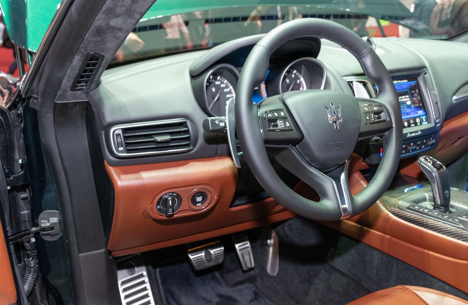 Steering wheel, dashboard, and premium interior with controls and gear lever
