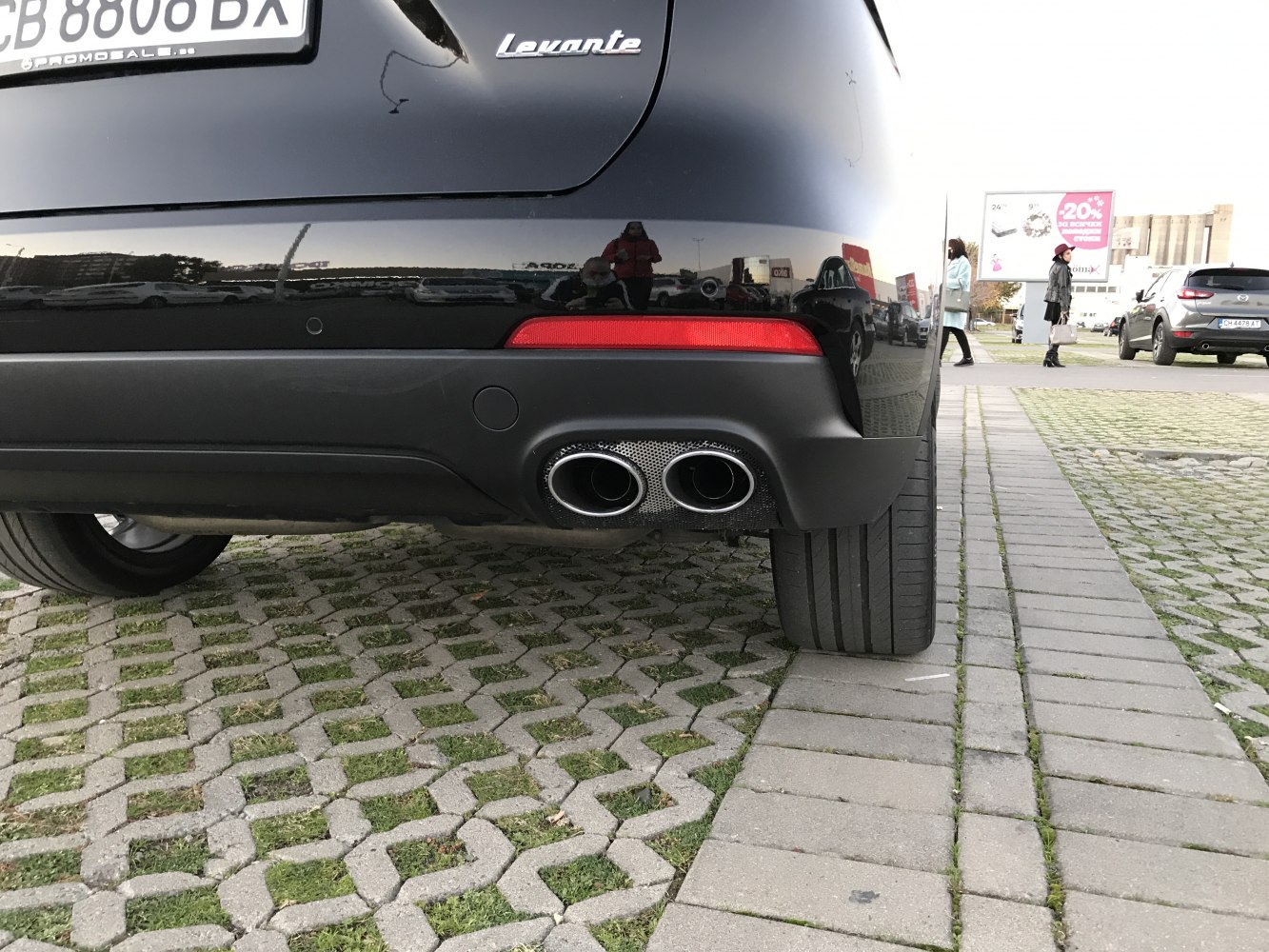 Dual round tailpipe exhaust system and rear bumper detail