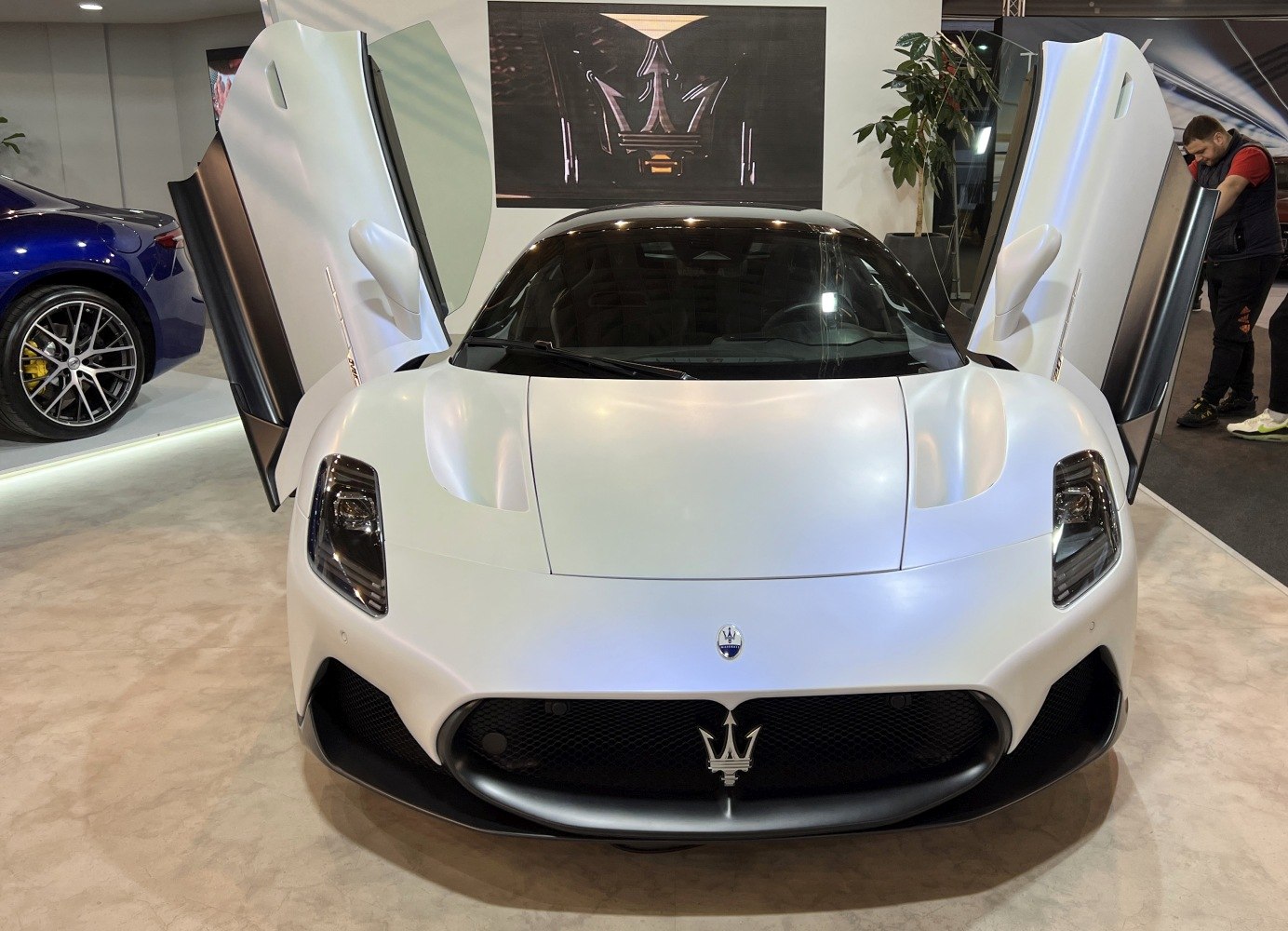Front view with open scissor doors