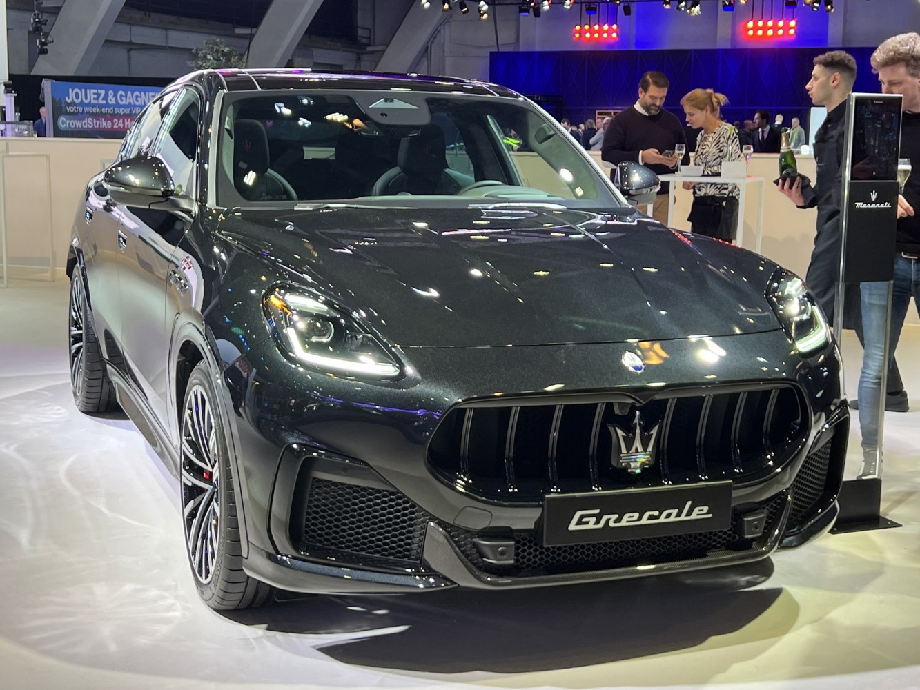 Luxury SUV front grille and LED headlights design