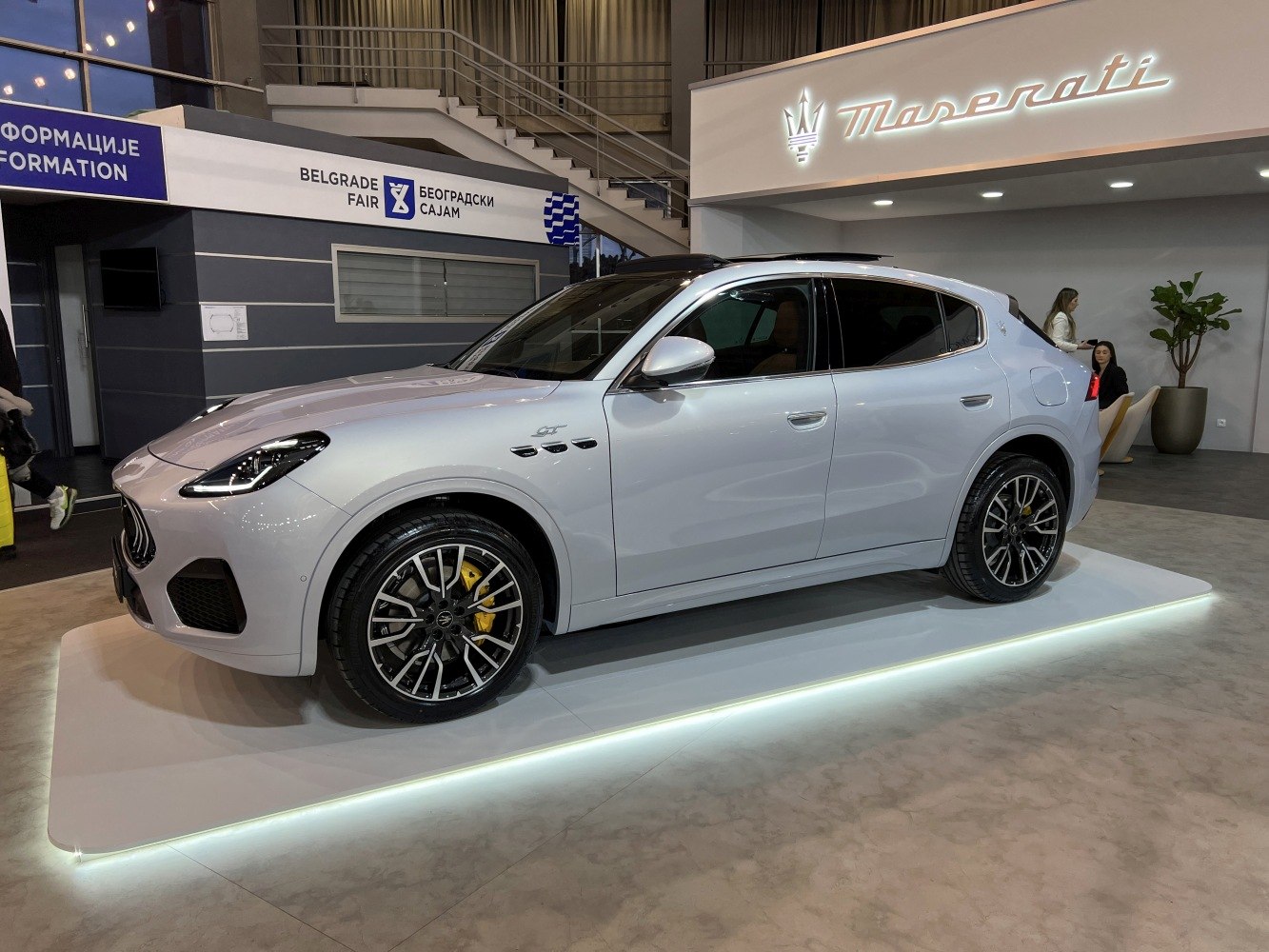Luxury SUV with sporty alloy wheels and aerodynamic design