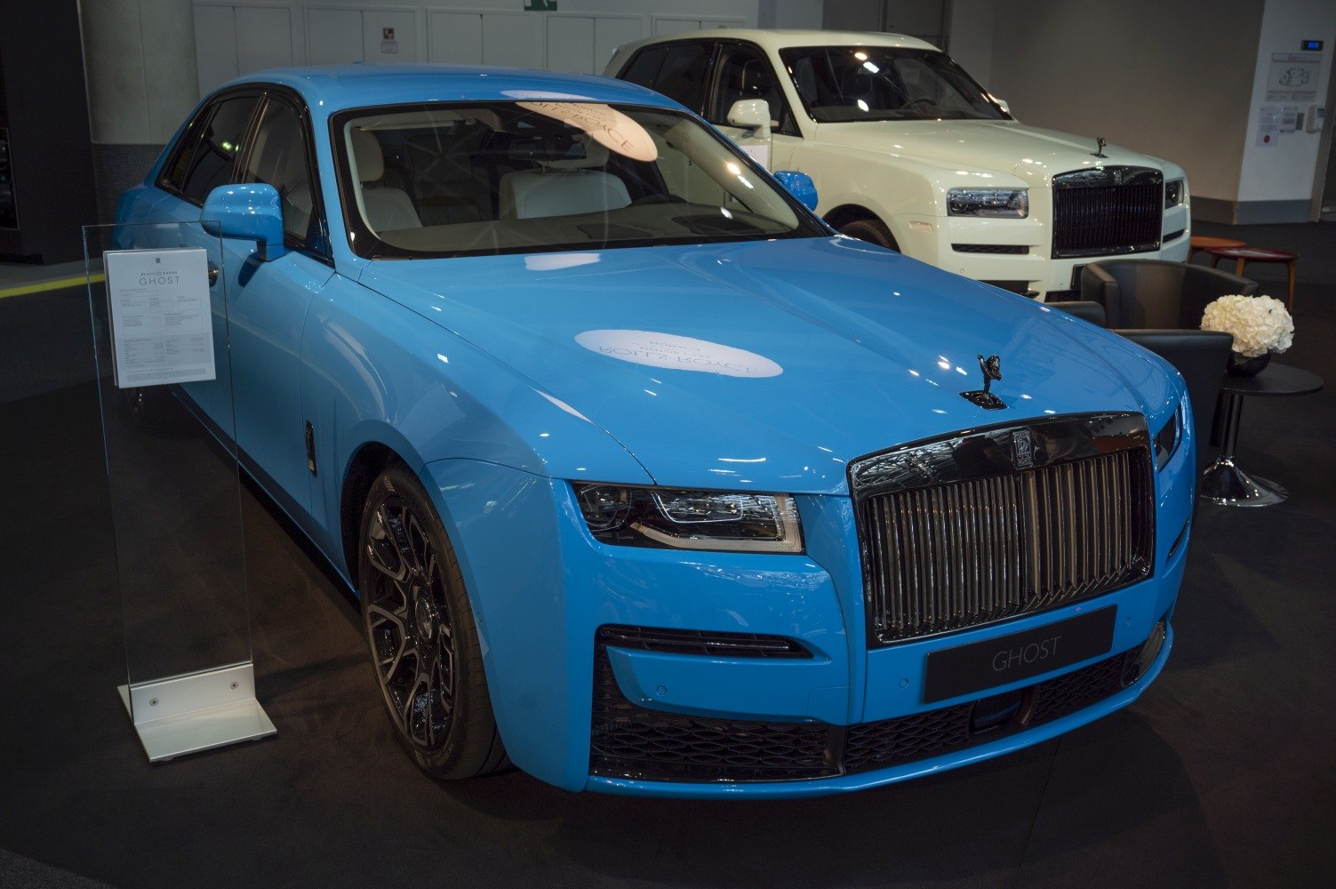 Front view with distinctive grille and LED headlights