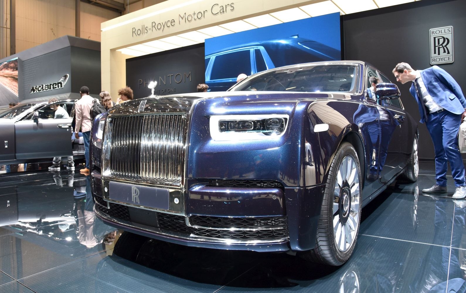 Luxury sedan front grille with LED headlights showcase