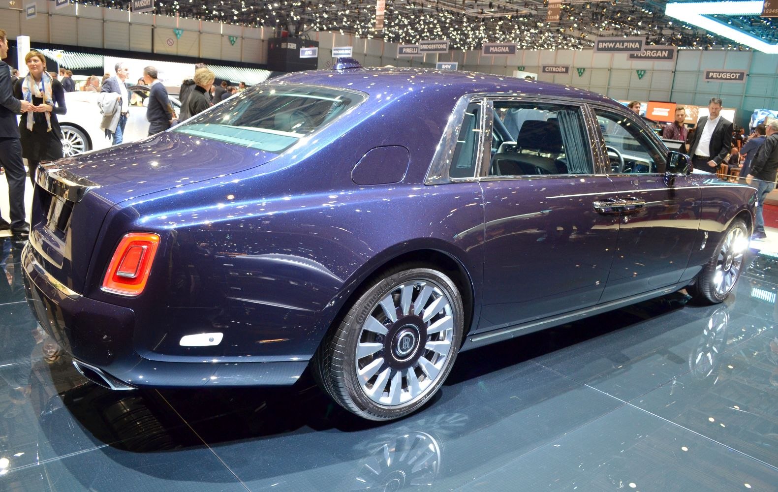 Elegant rear and side view with distinctive alloy wheels