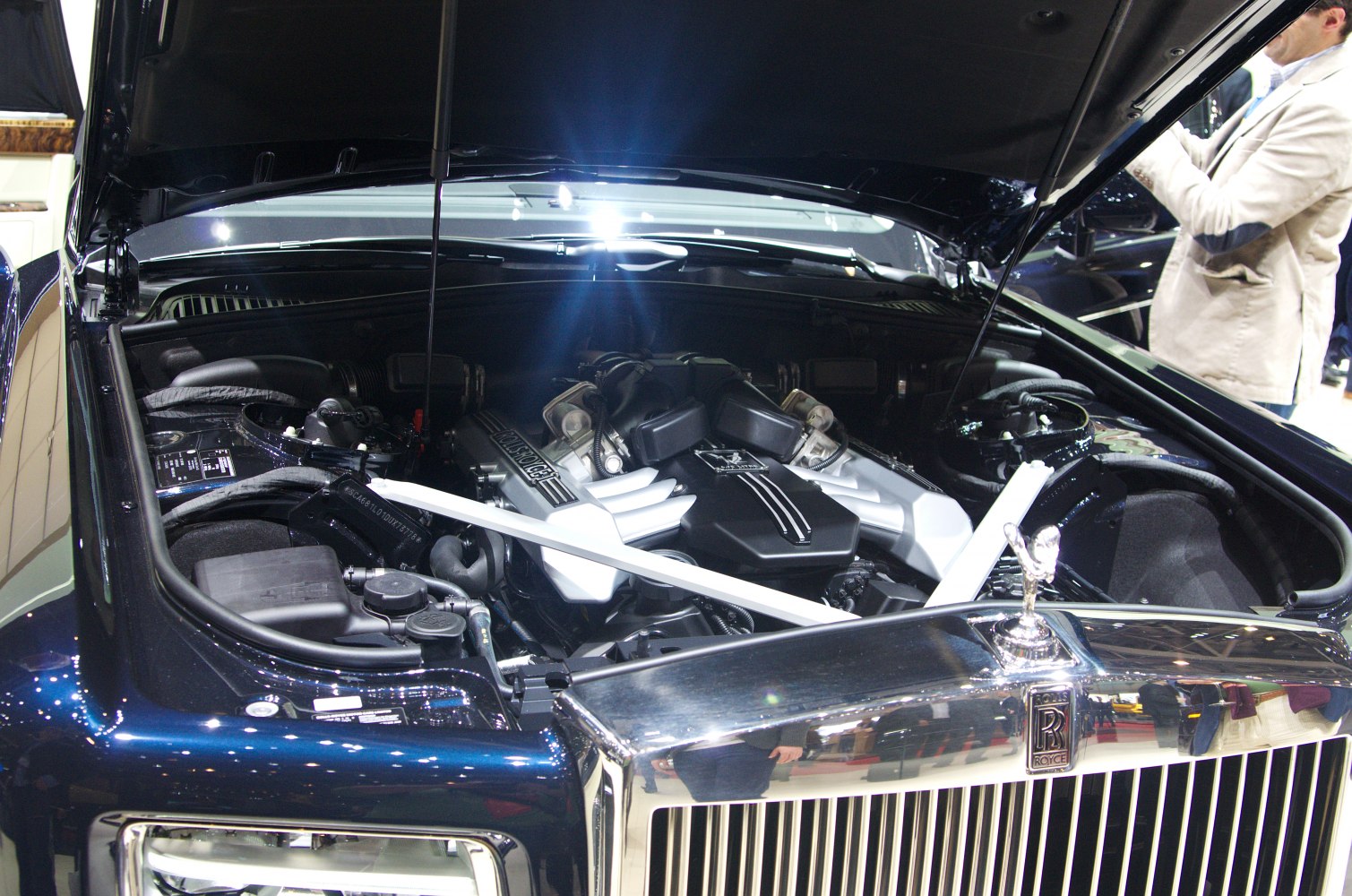 Engine bay and front grille with Spirit of Ecstasy mascot
