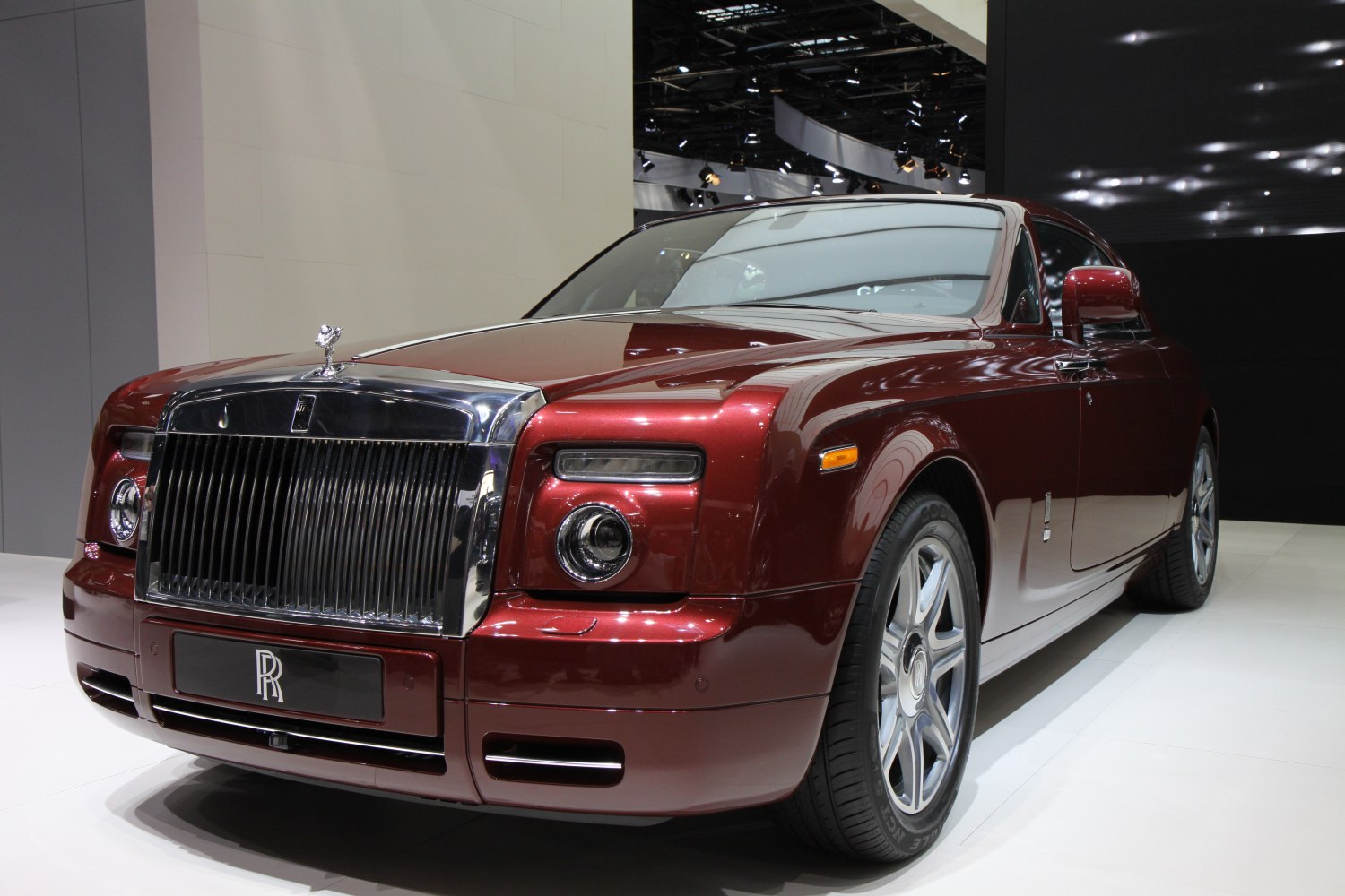 Luxury front grille and headlight design with premium wheels